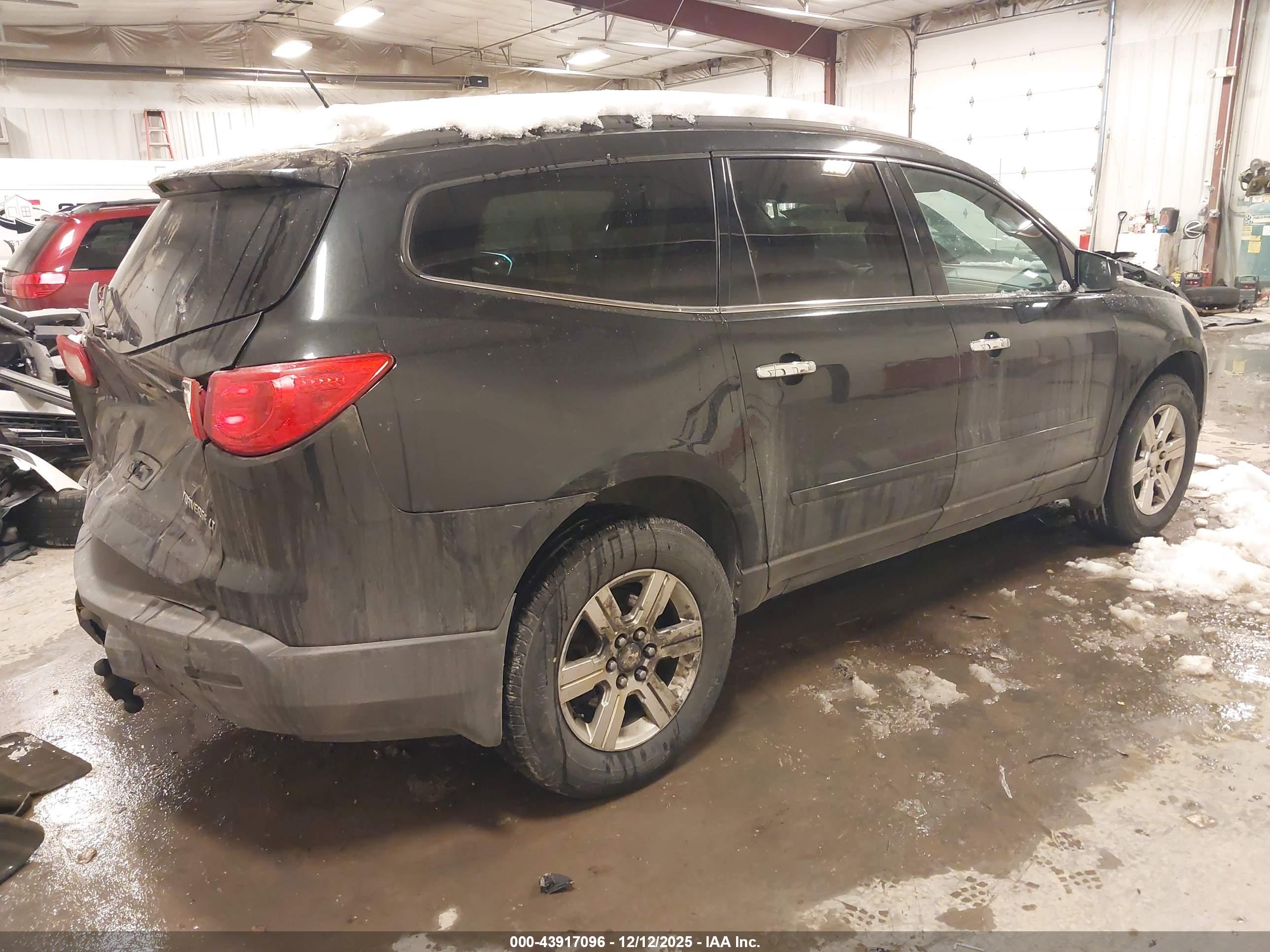 CHEVROLET TRAVERSE image 4