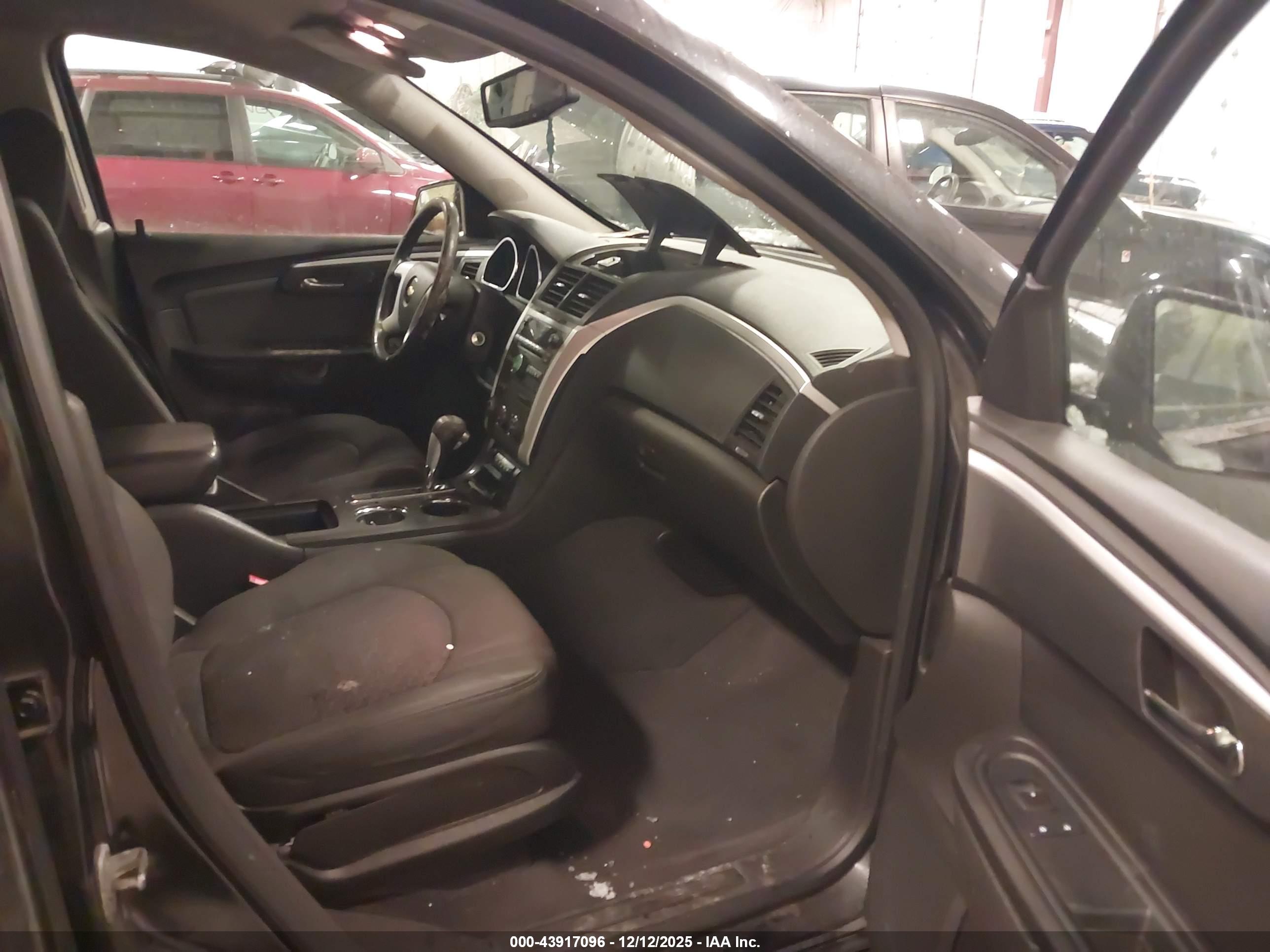 CHEVROLET TRAVERSE image 5