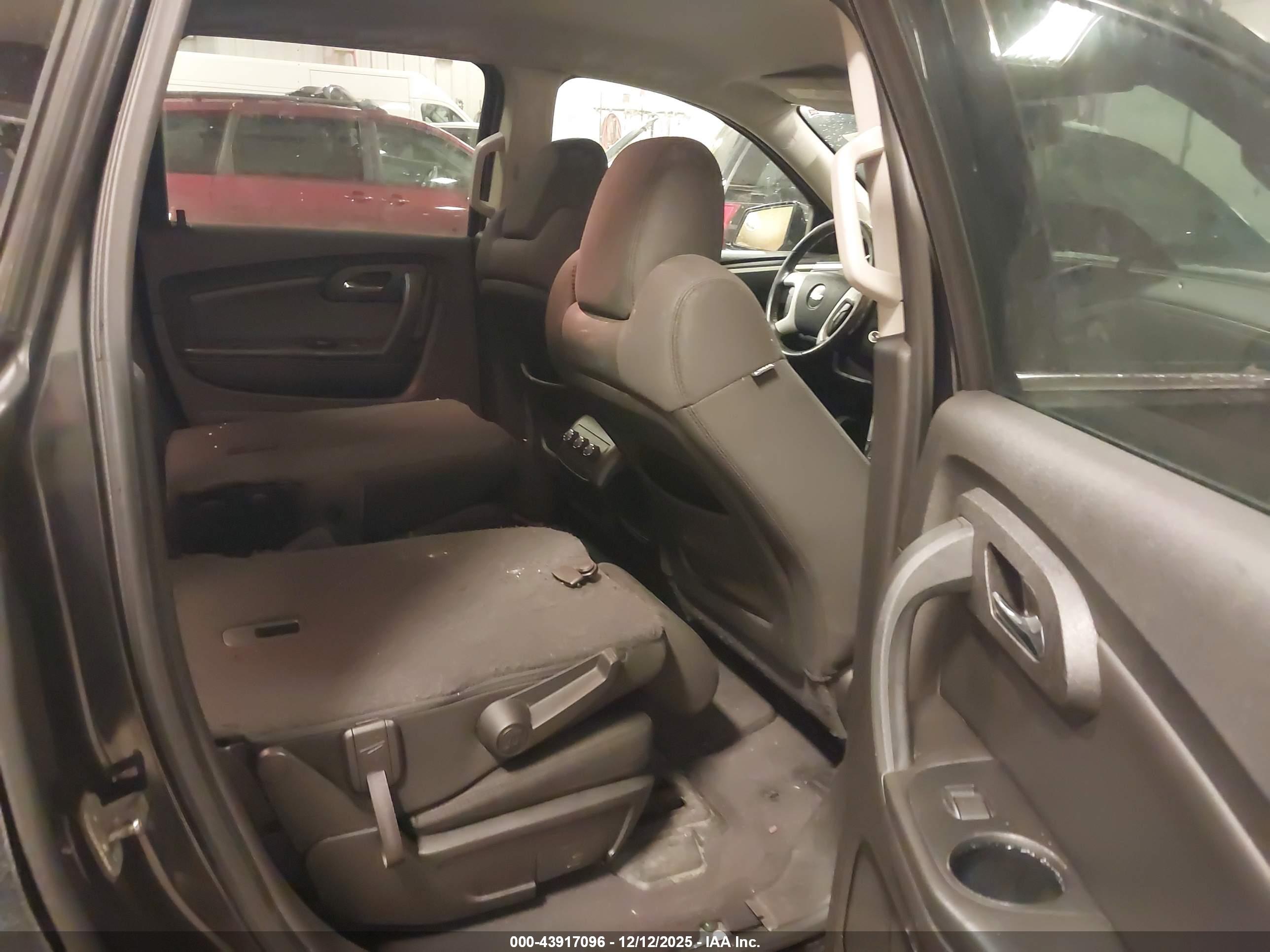 CHEVROLET TRAVERSE image 8