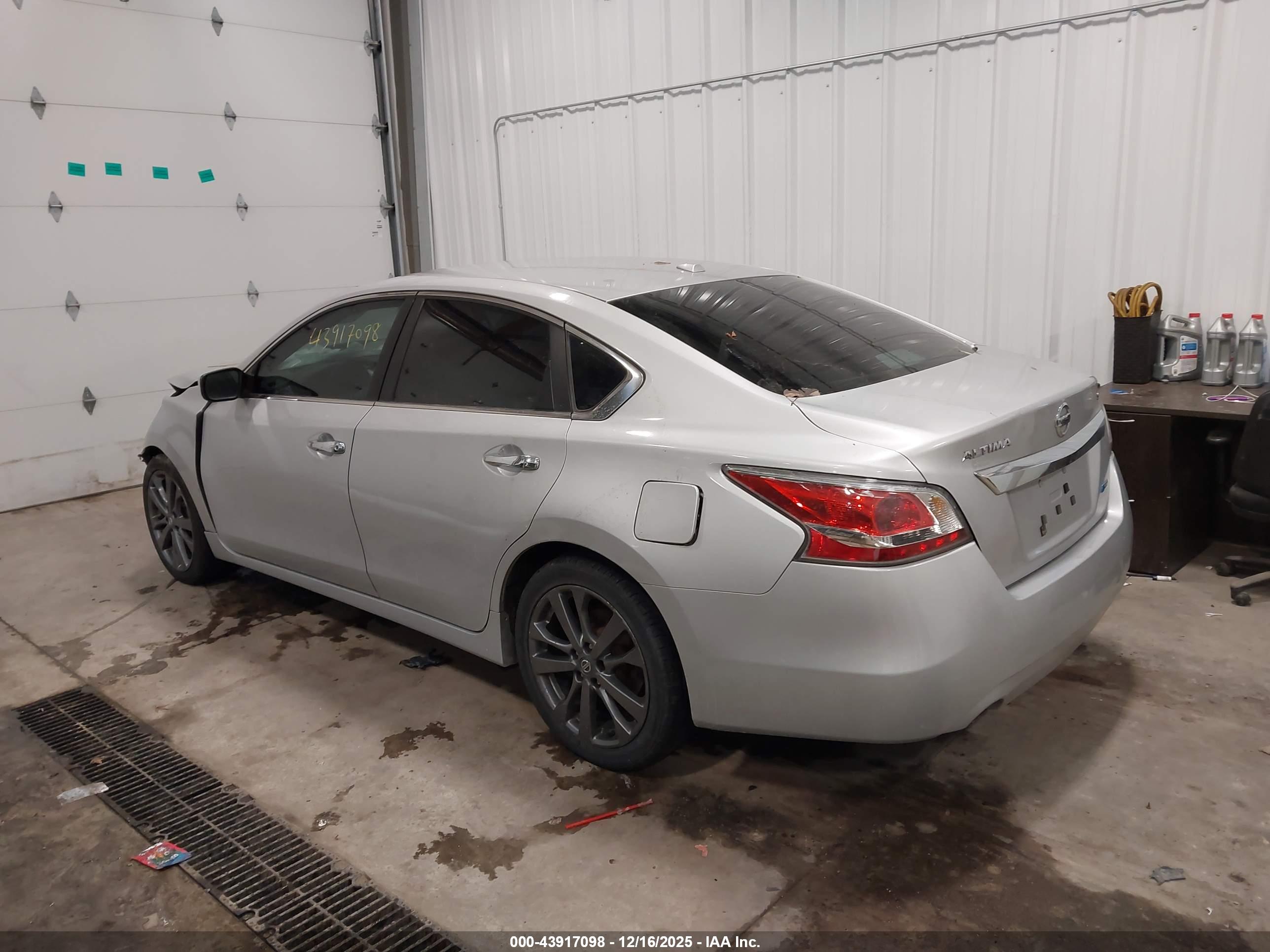 NISSAN ALTIMA image 3