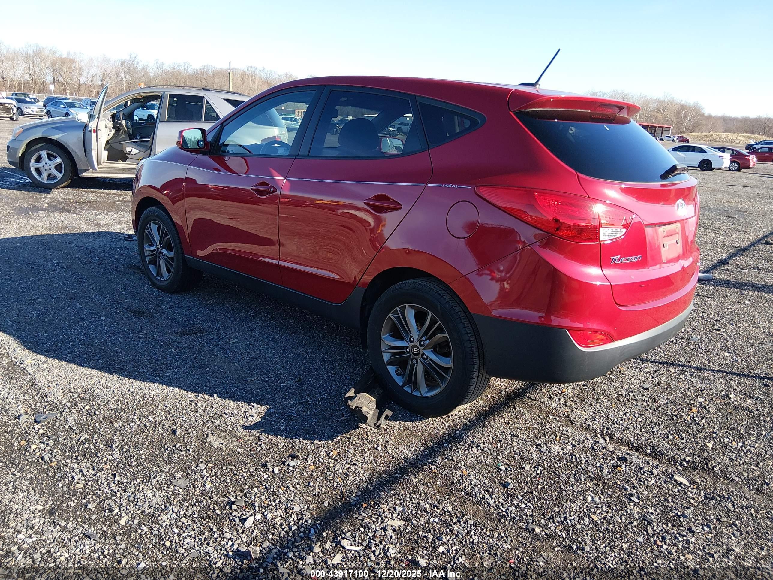 HYUNDAI TUCSON image 3