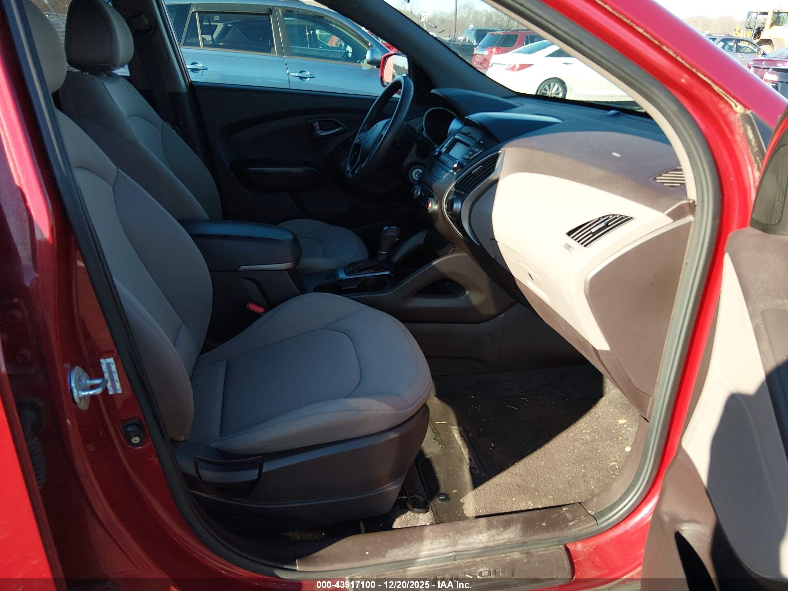 HYUNDAI TUCSON image 5