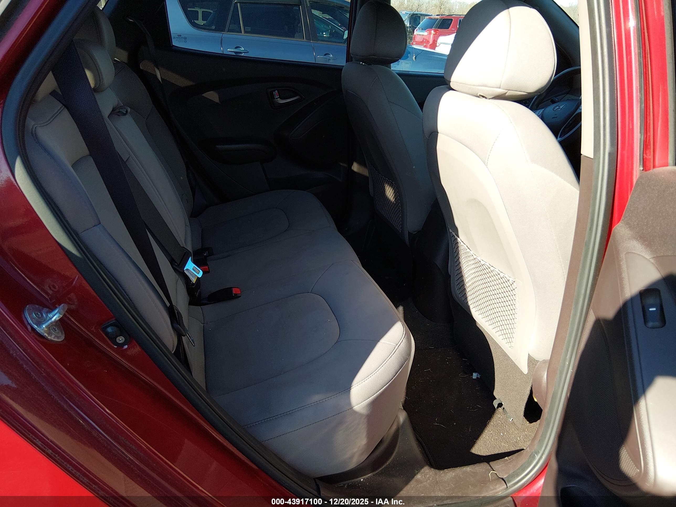 HYUNDAI TUCSON image 8
