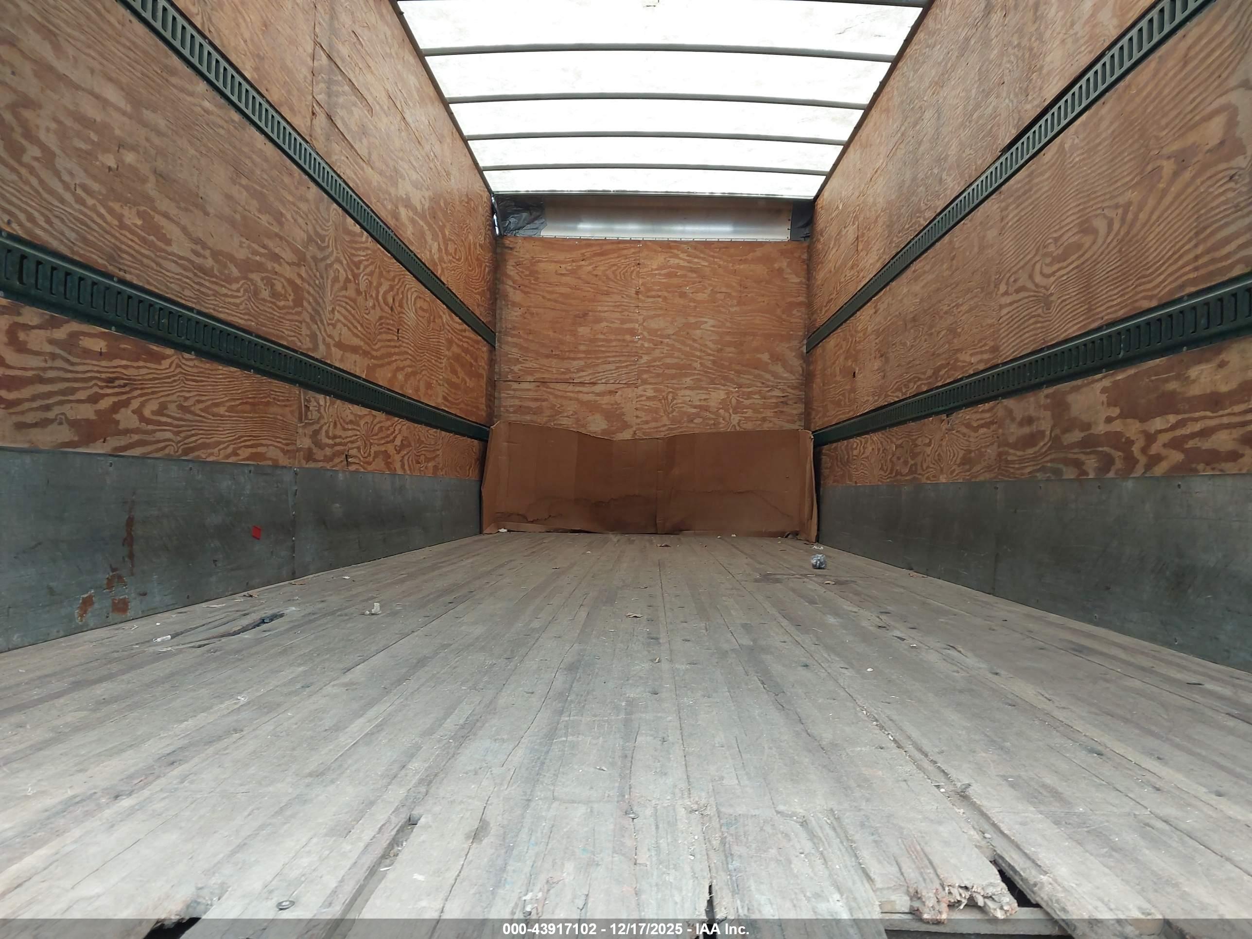 FORD F-650 image 7