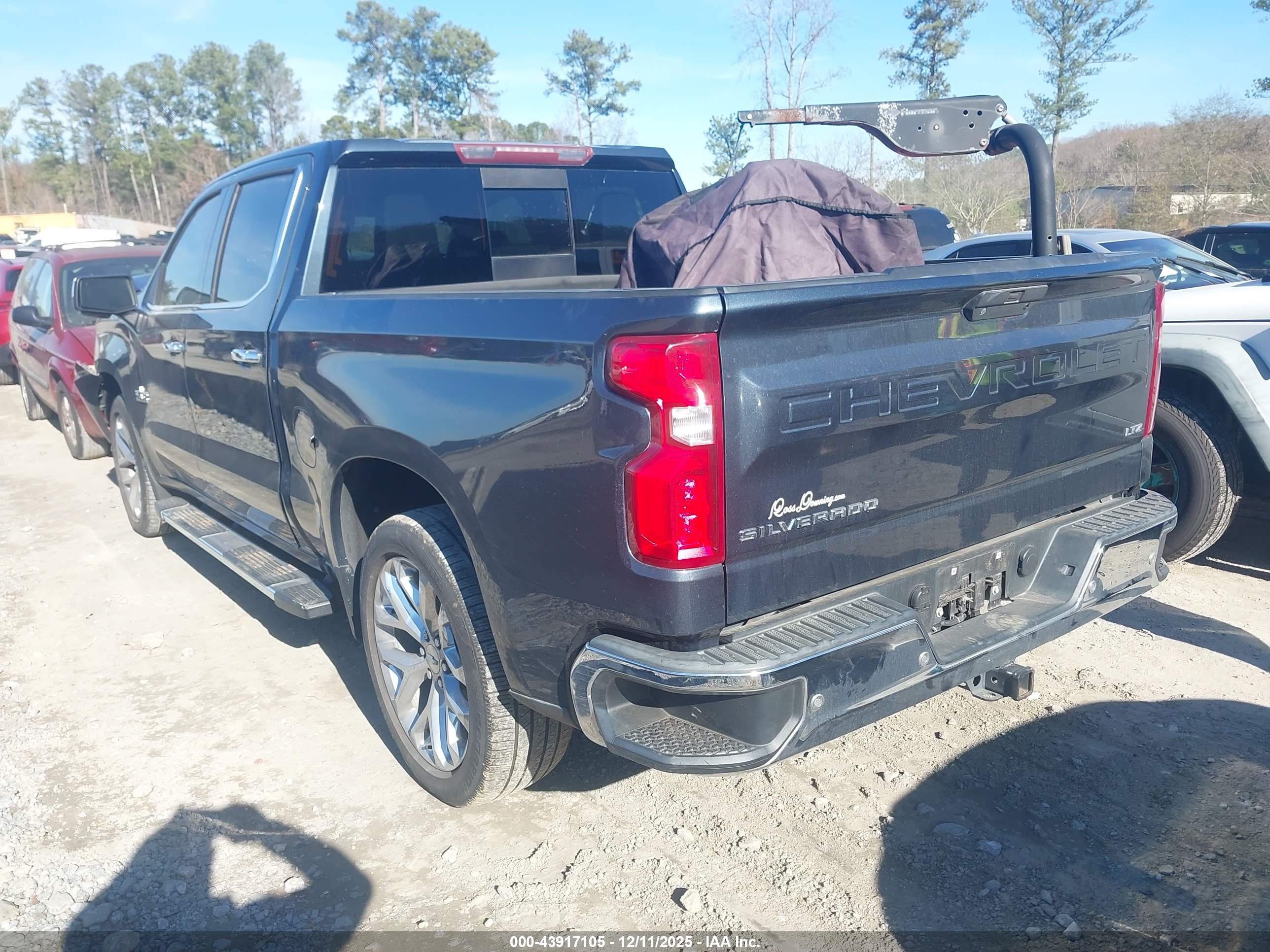 CHEVROLET SILVERADO image 3