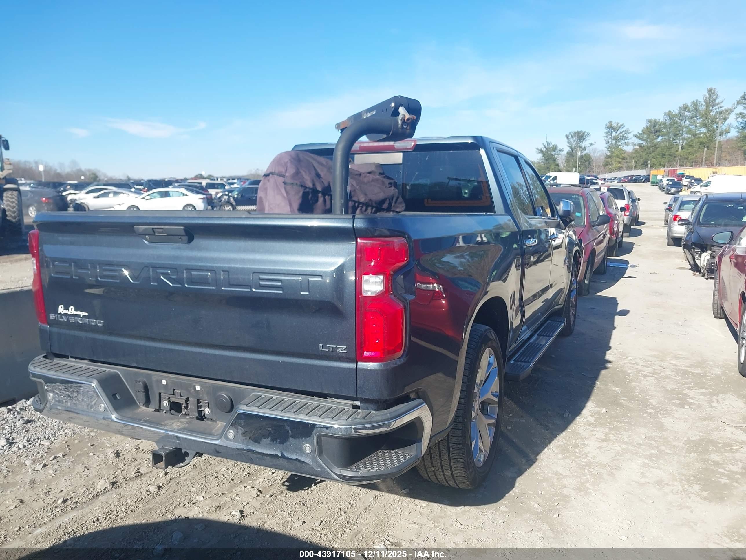 CHEVROLET SILVERADO image 4