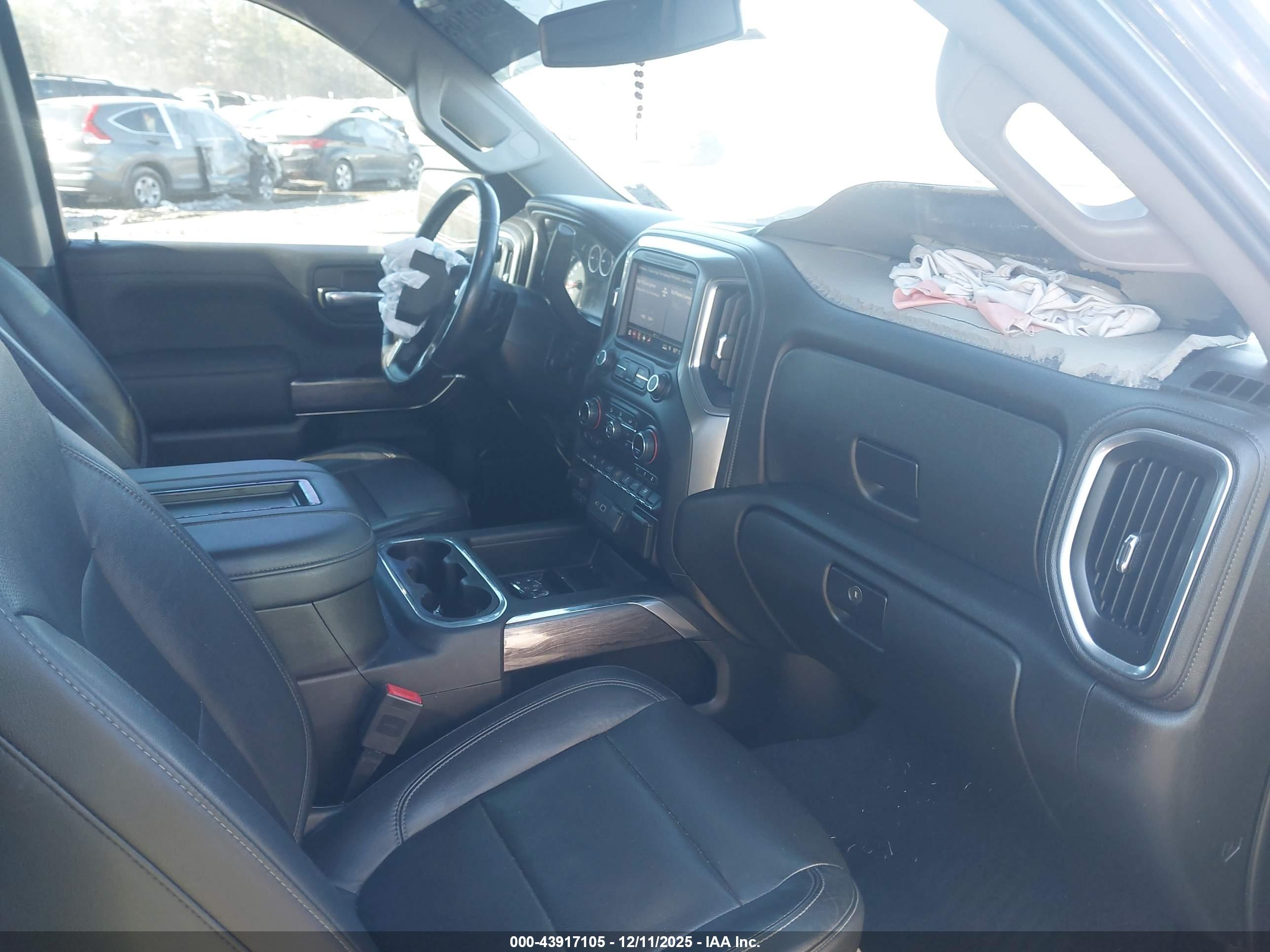 CHEVROLET SILVERADO image 5