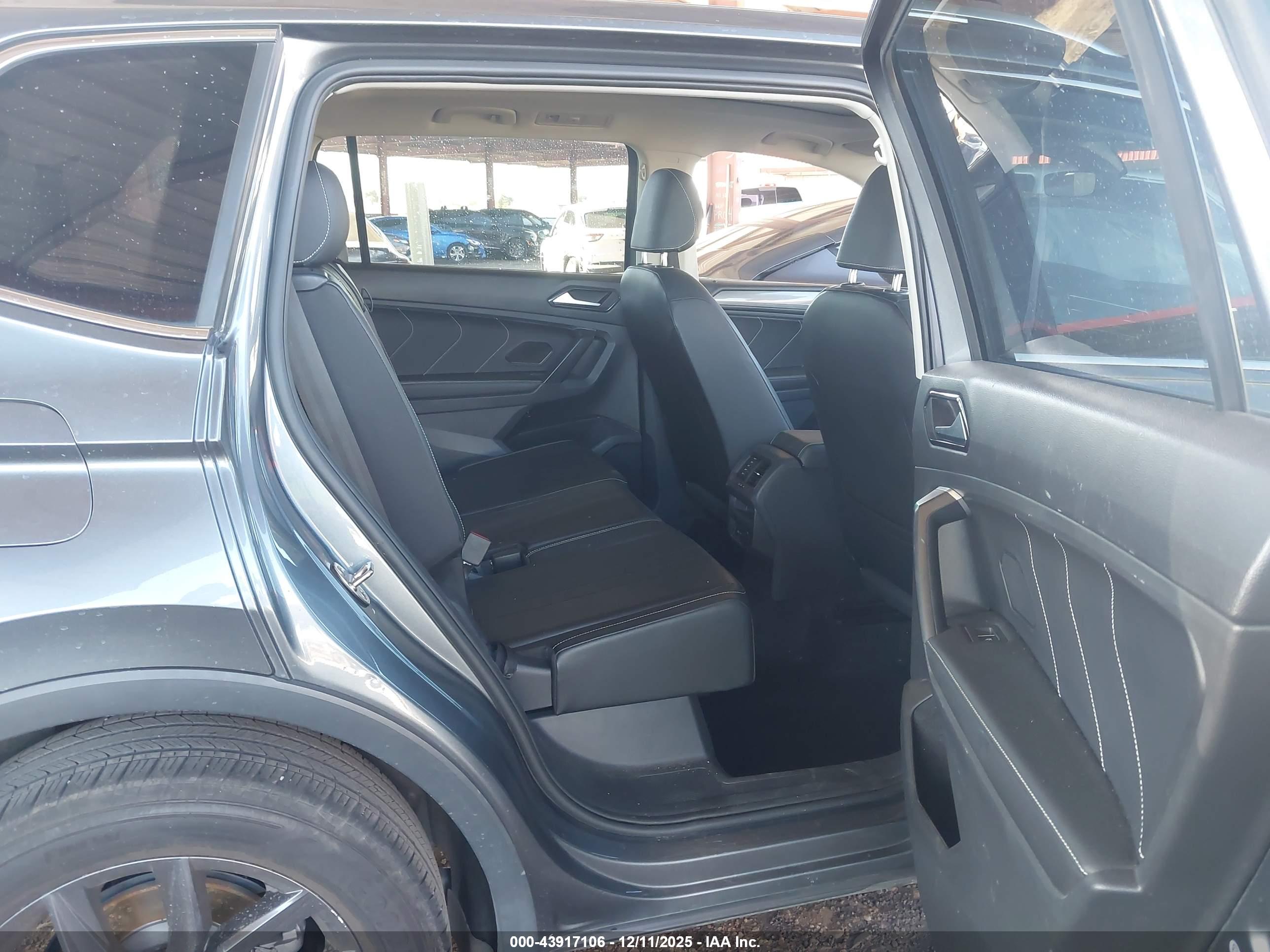 VOLKSWAGEN TIGUAN image 8
