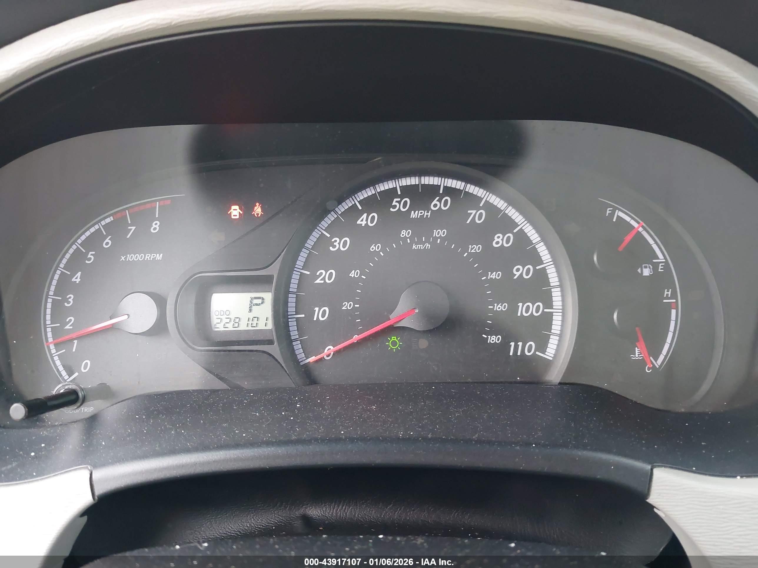 TOYOTA SIENNA image 7