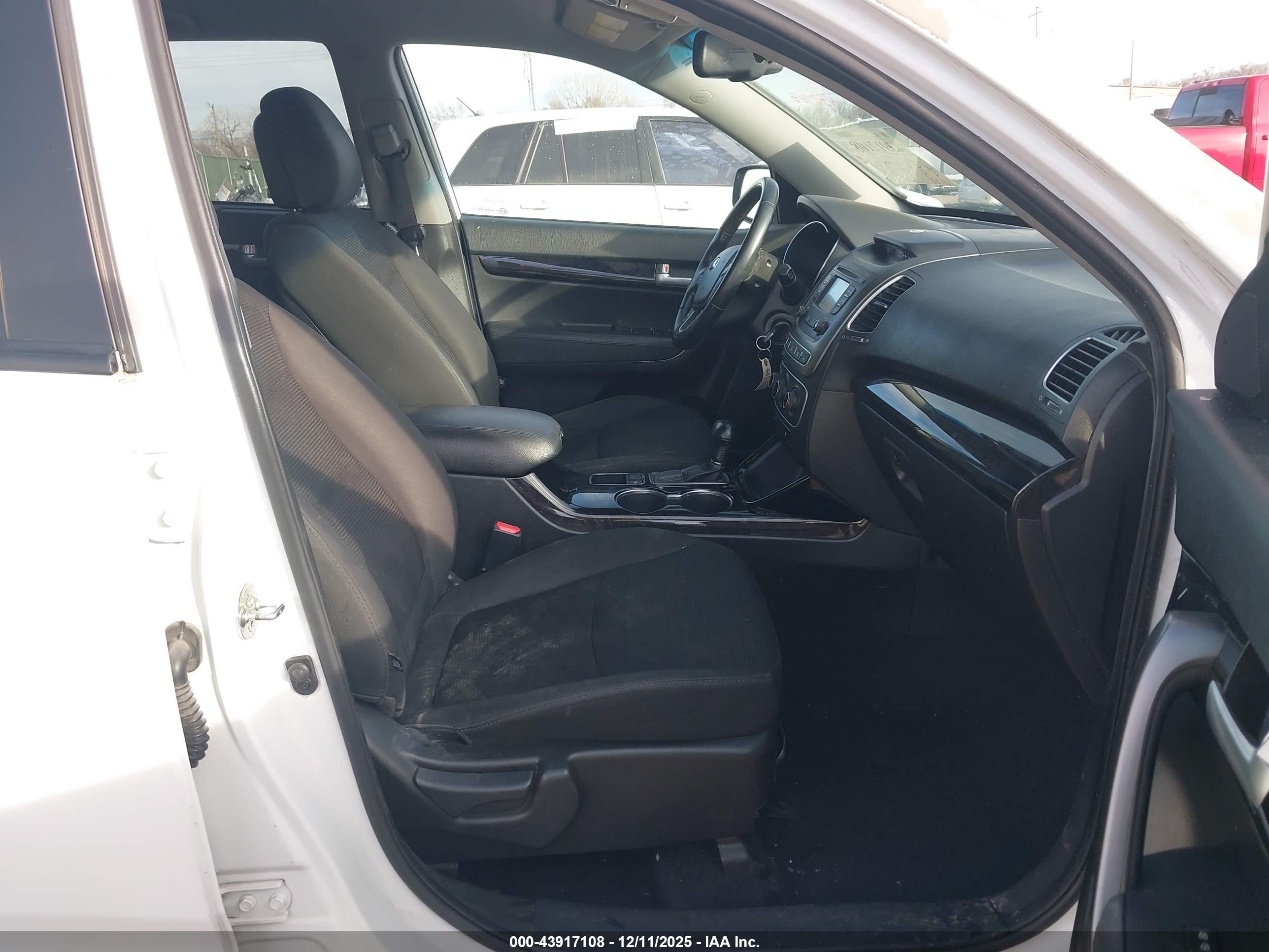KIA SORENTO image 5