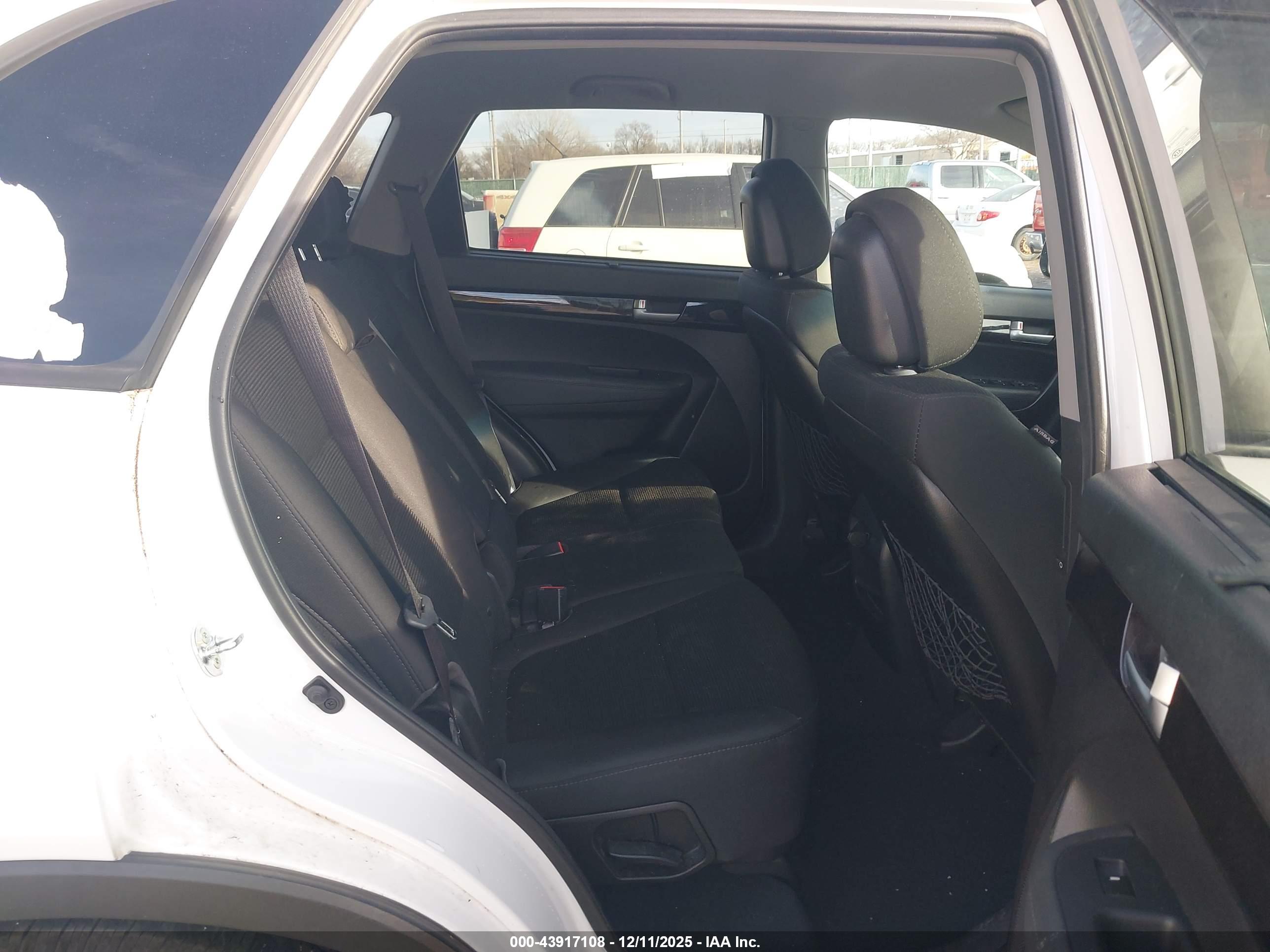 KIA SORENTO image 8