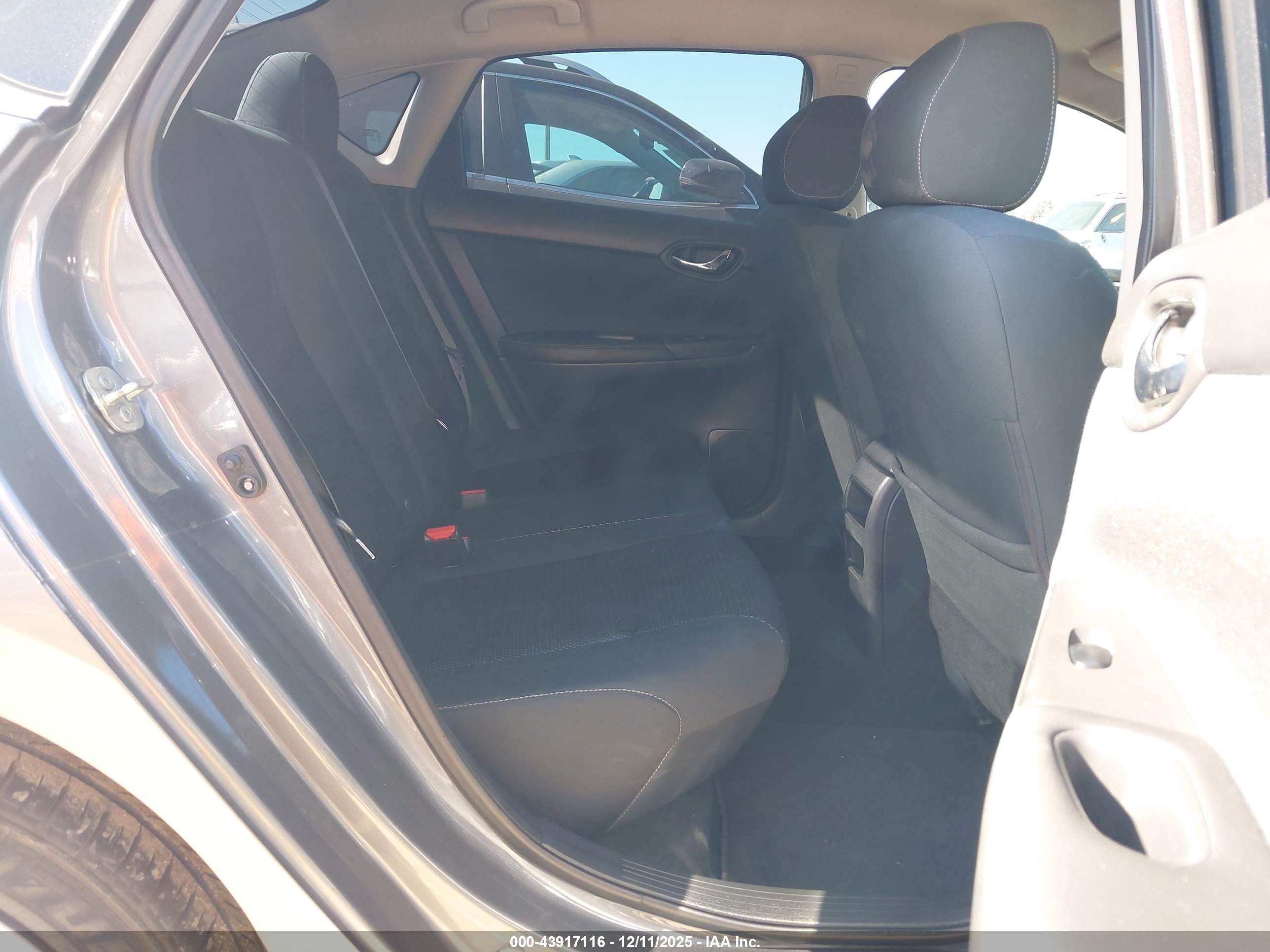 NISSAN SENTRA image 8
