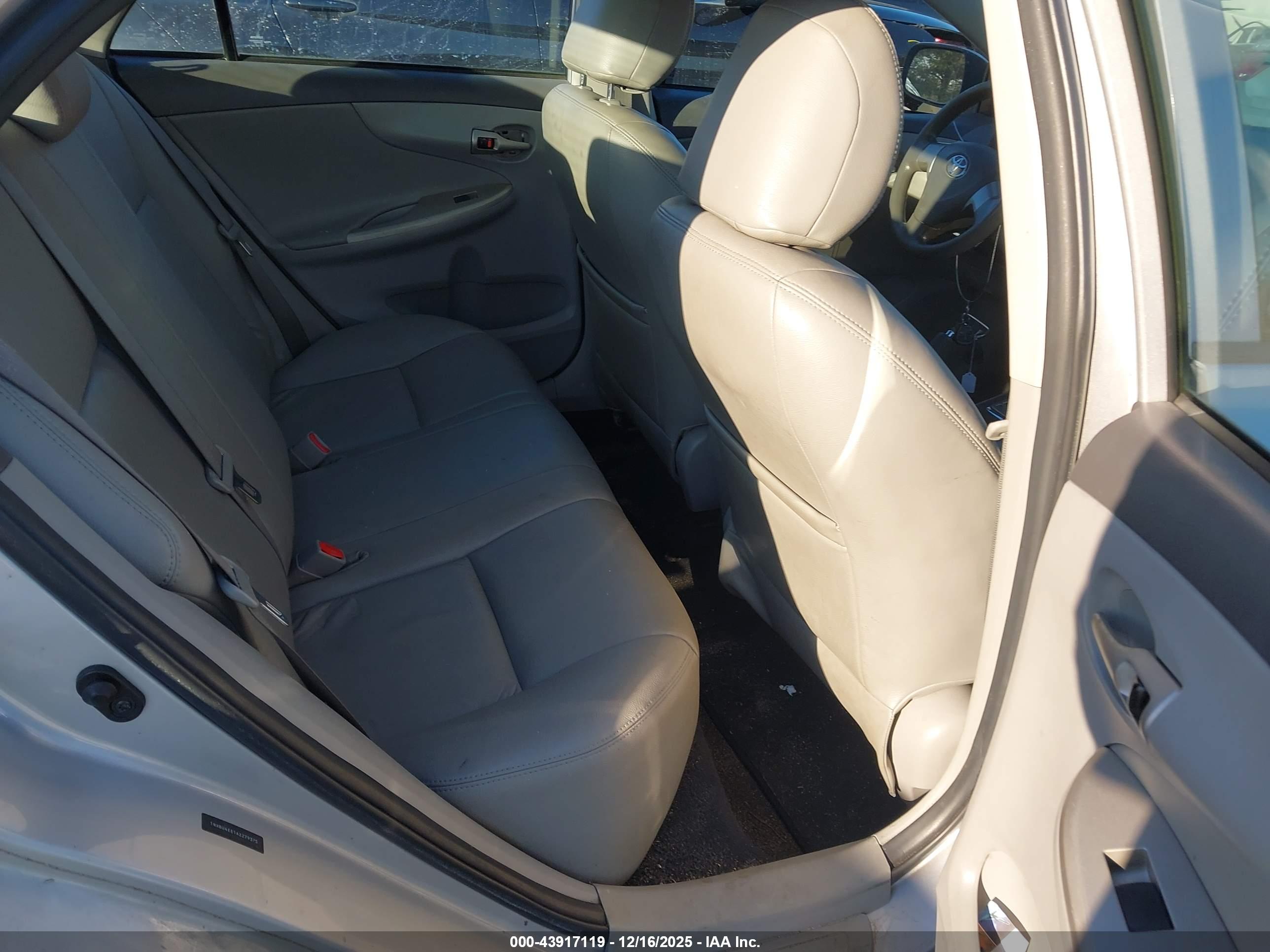 TOYOTA COROLLA image 8