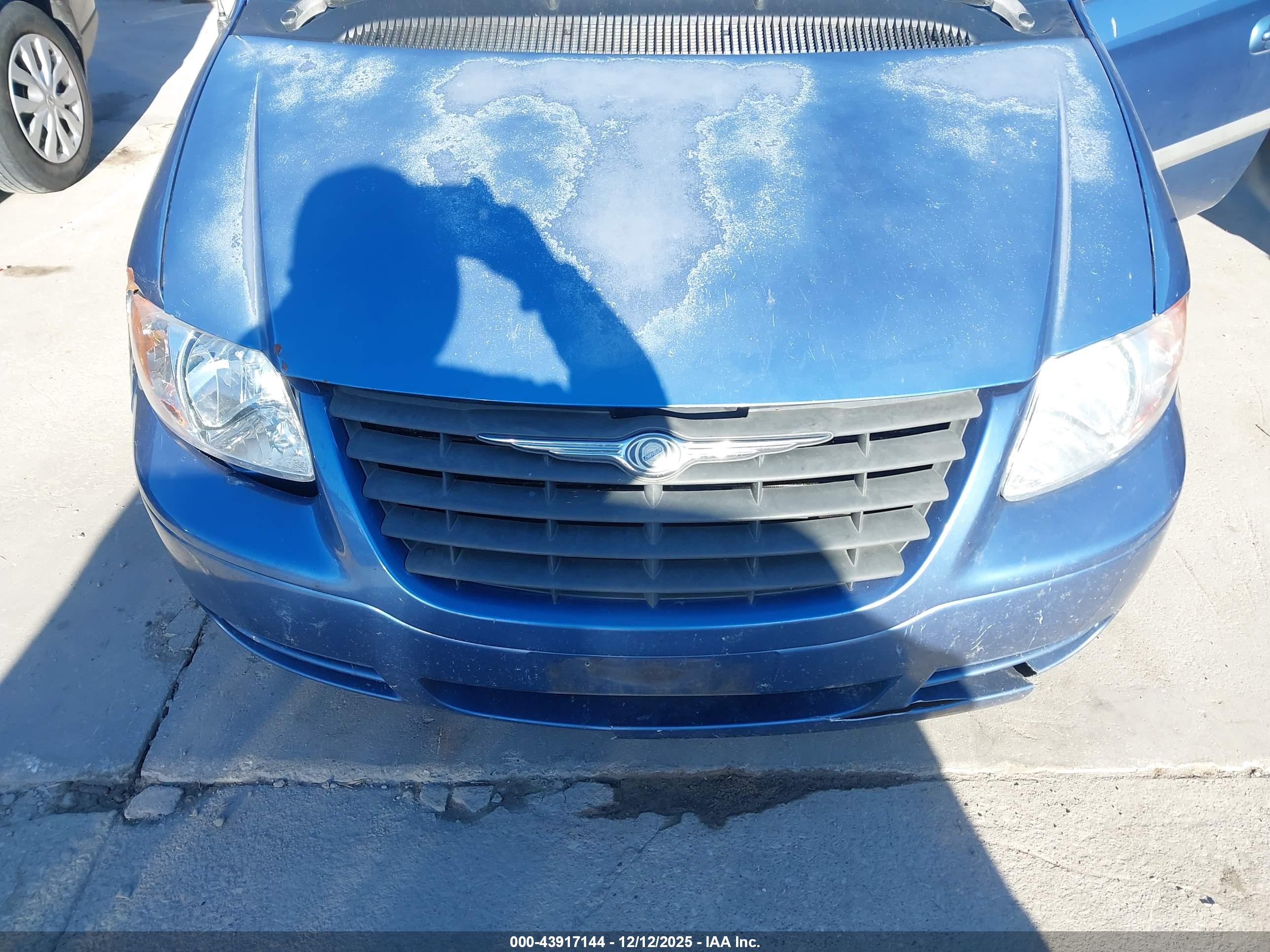 CHRYSLER TOWN image 10