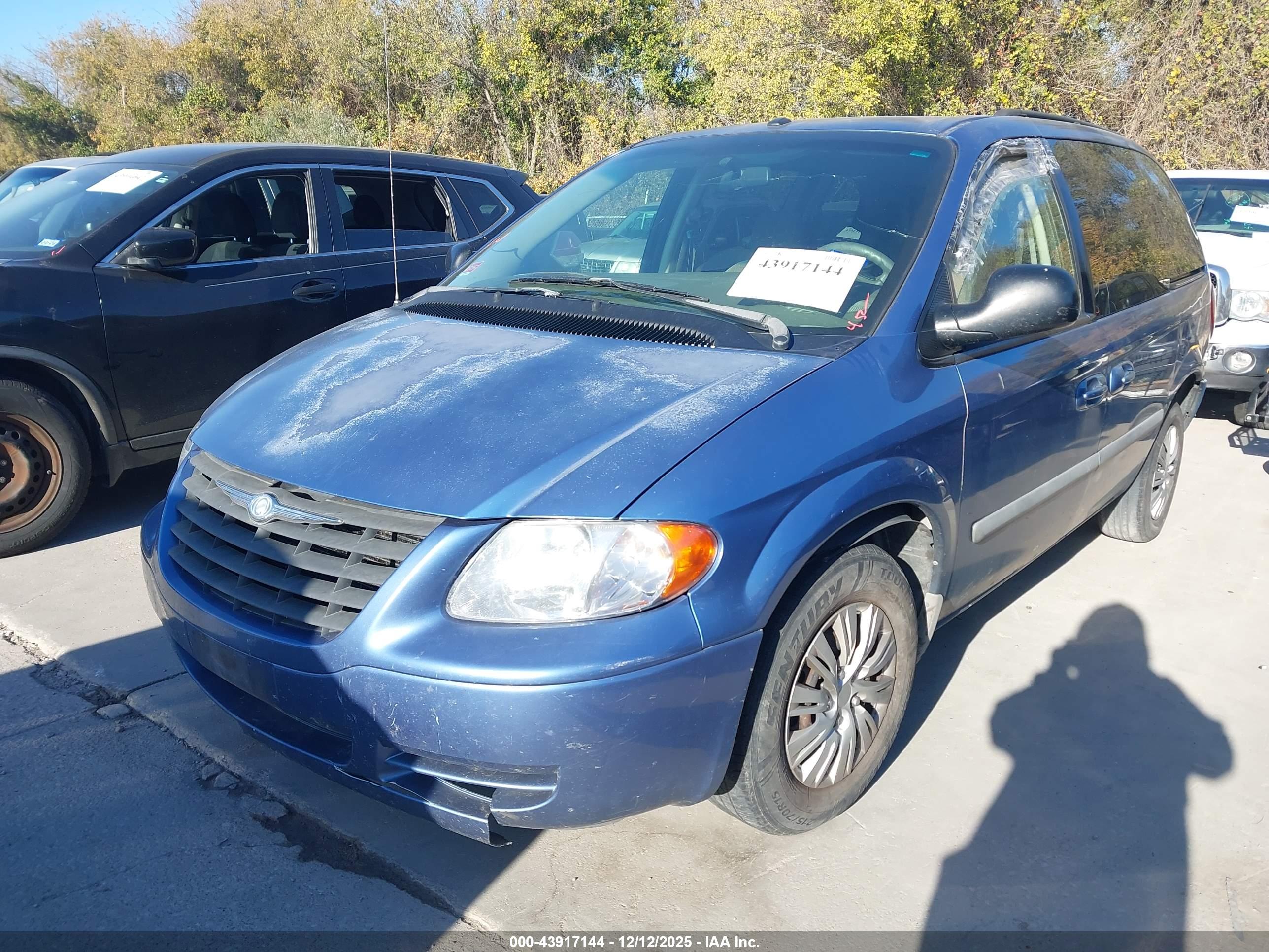 CHRYSLER TOWN image 2