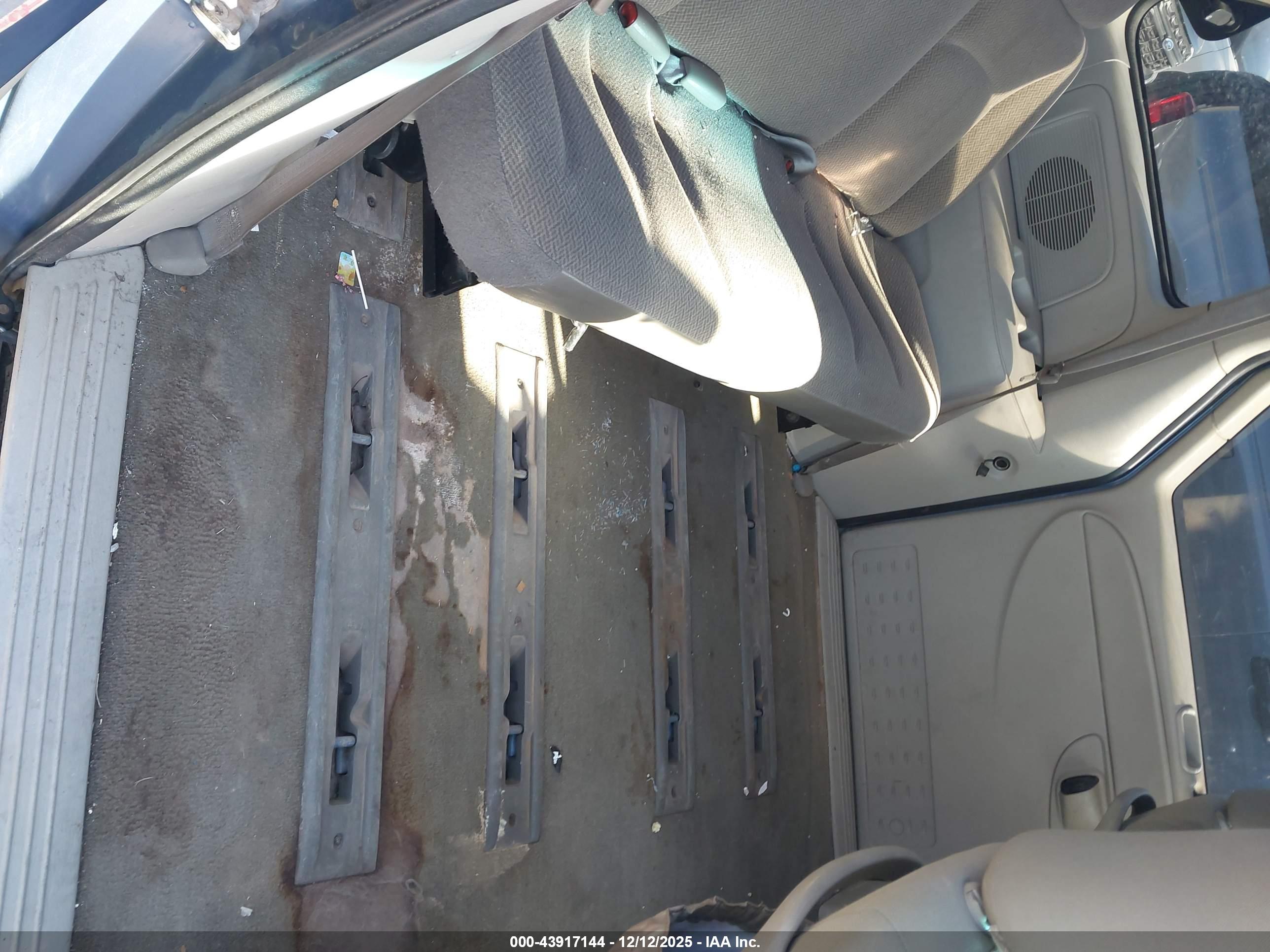 CHRYSLER TOWN image 8