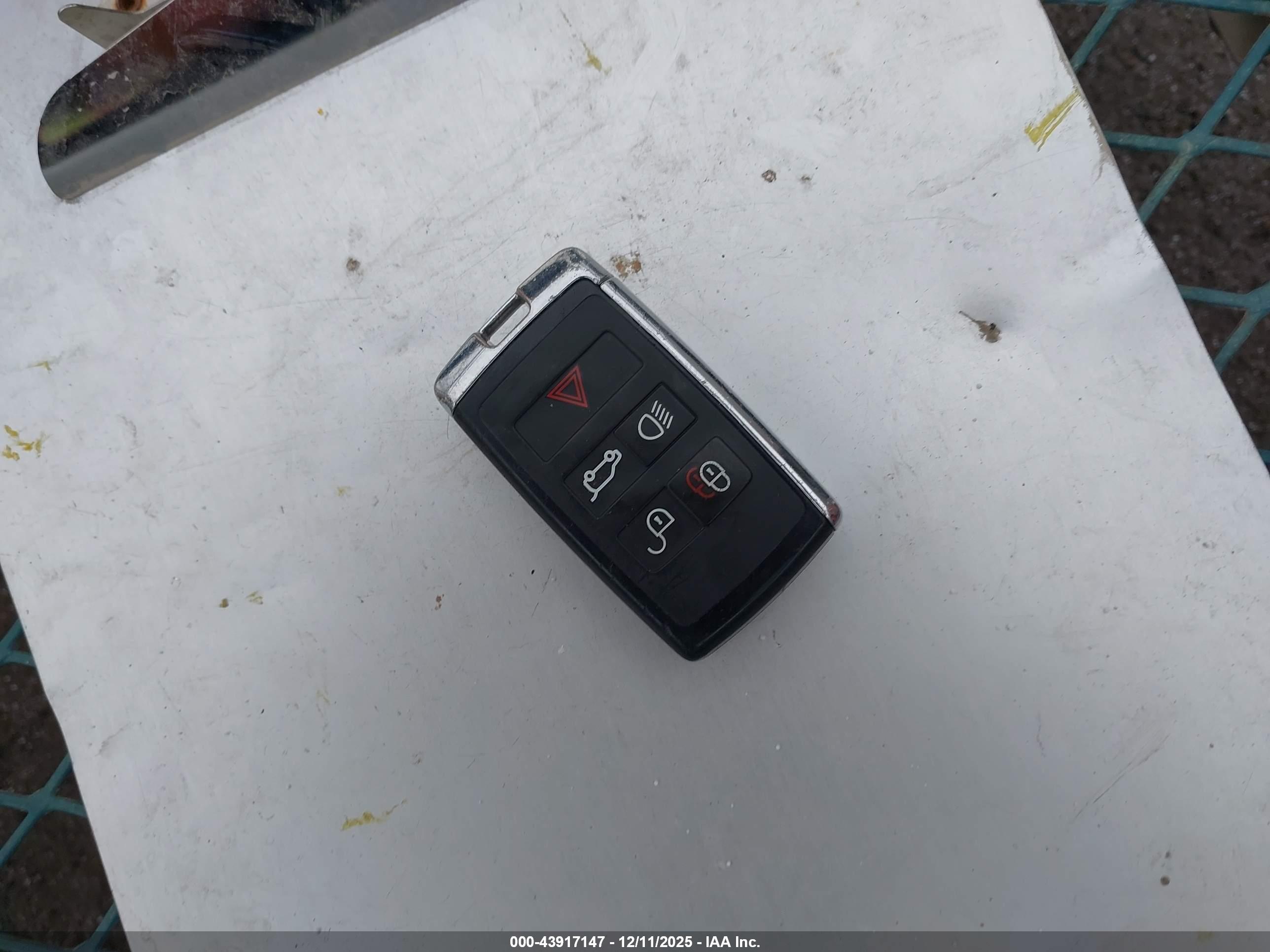 LAND ROVER image 11