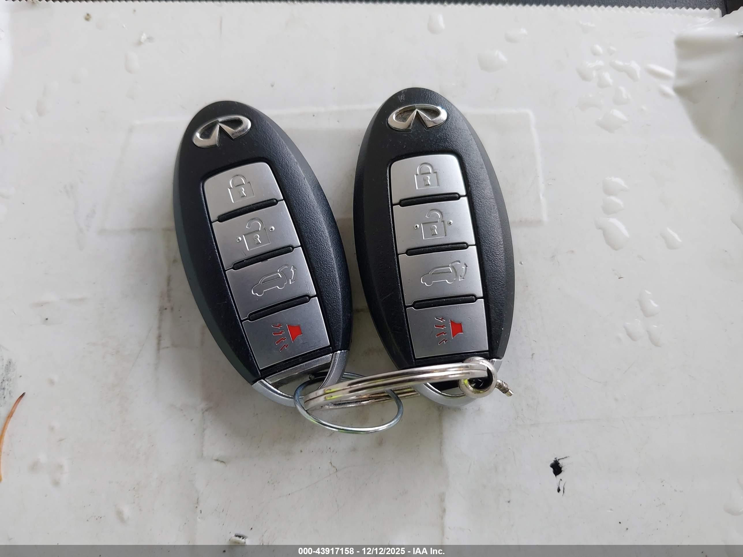 INFINITI QX70 image 11
