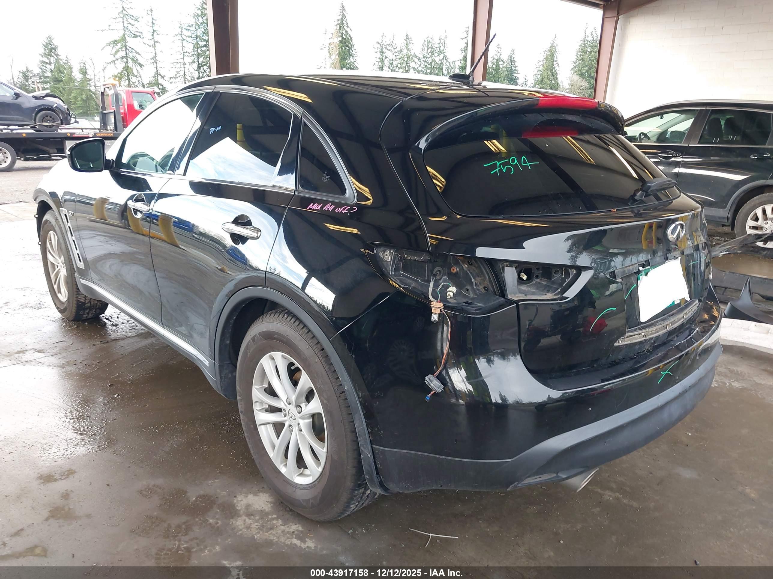INFINITI QX70 image 3