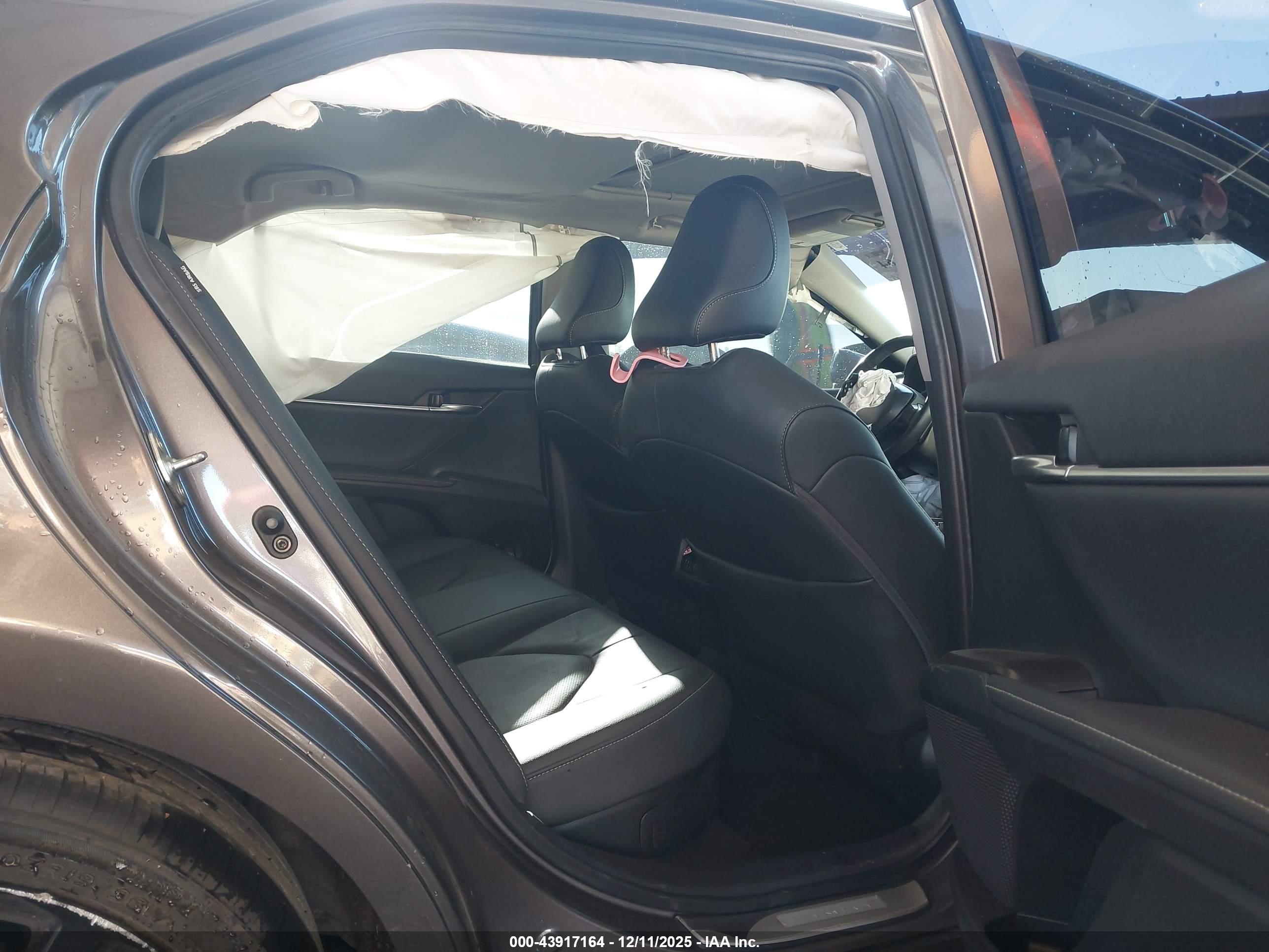 TOYOTA CAMRY image 8