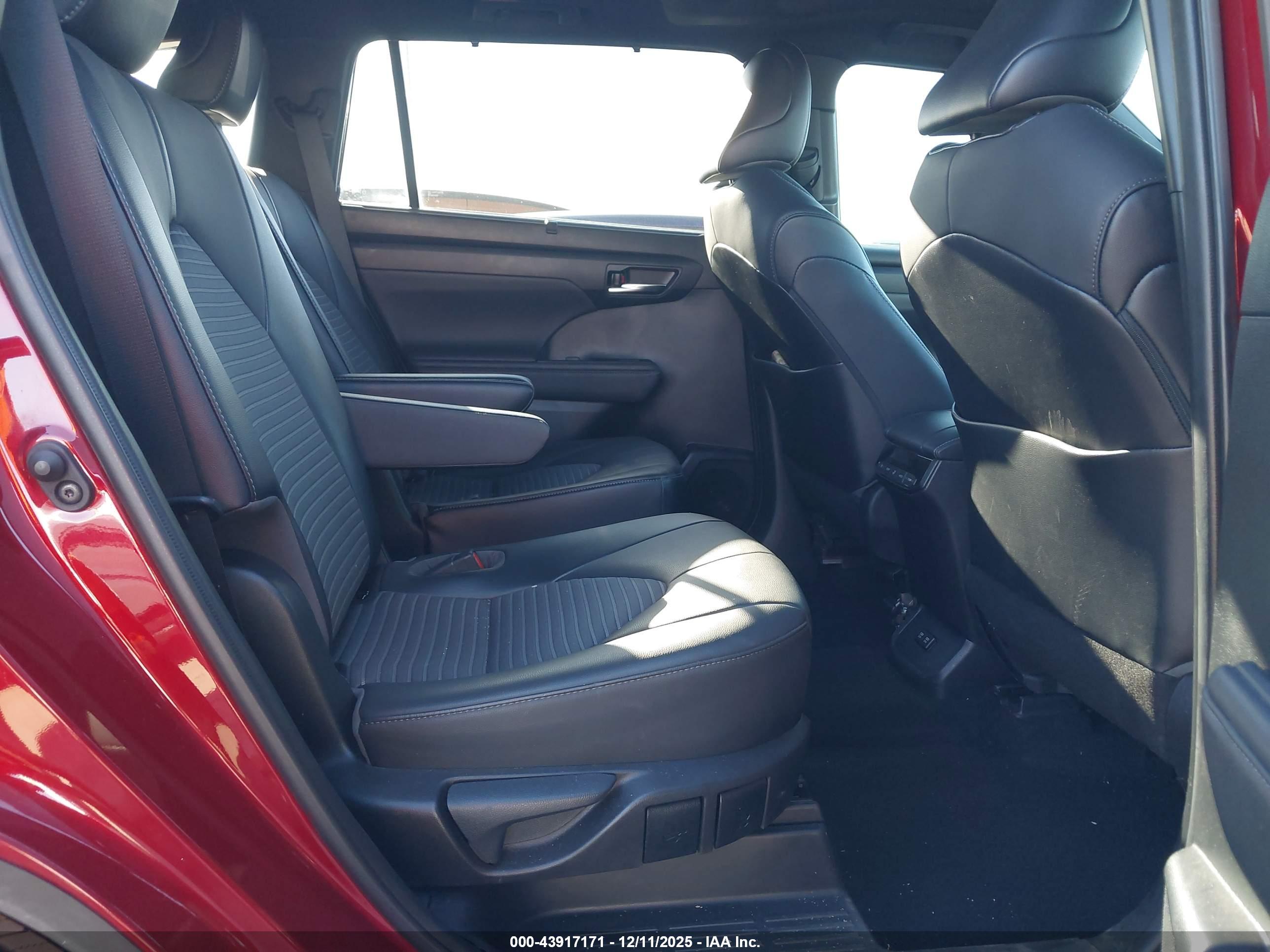 TOYOTA HIGHLANDER image 8