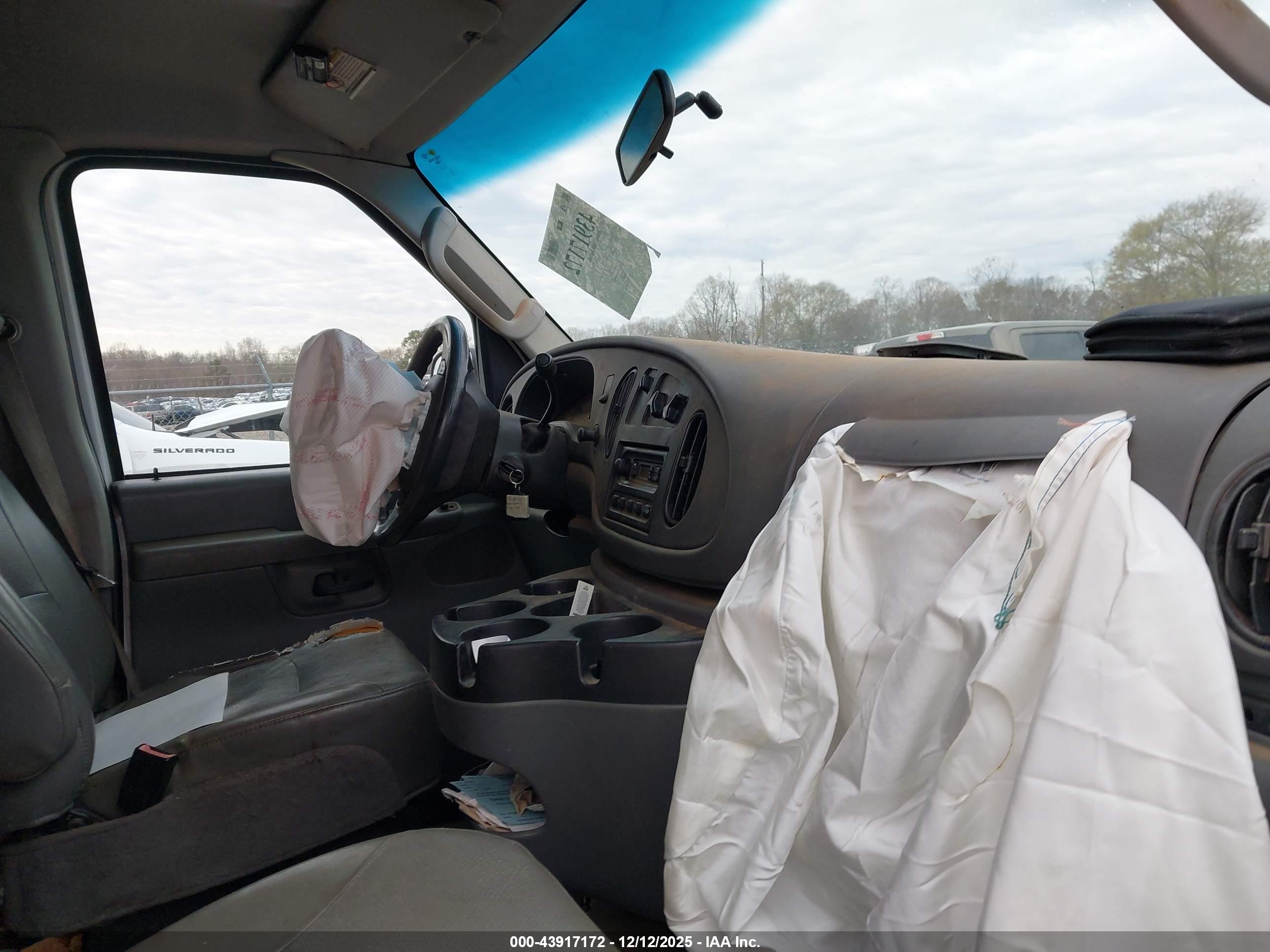 FORD E-150 image 5