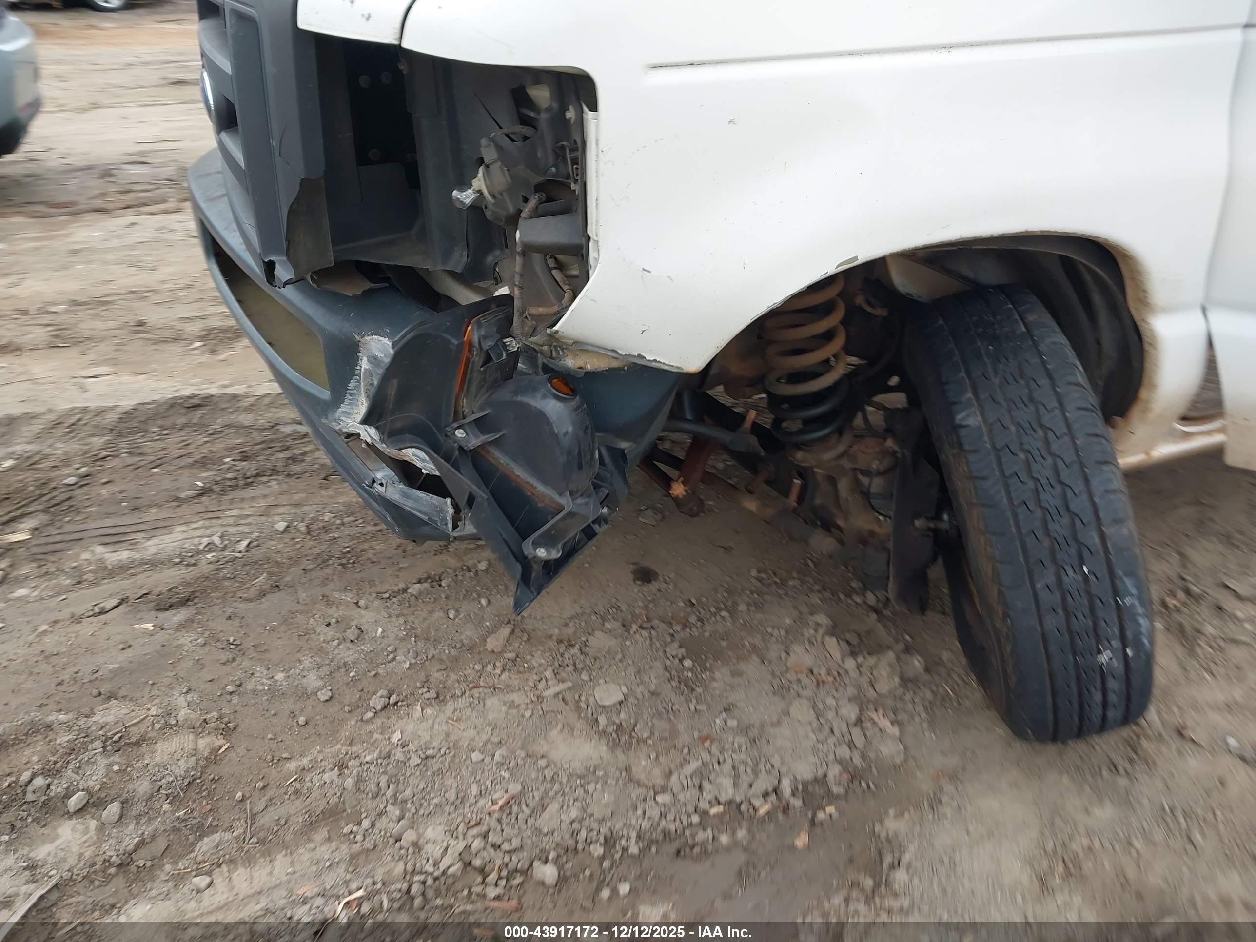 FORD E-150 image 6