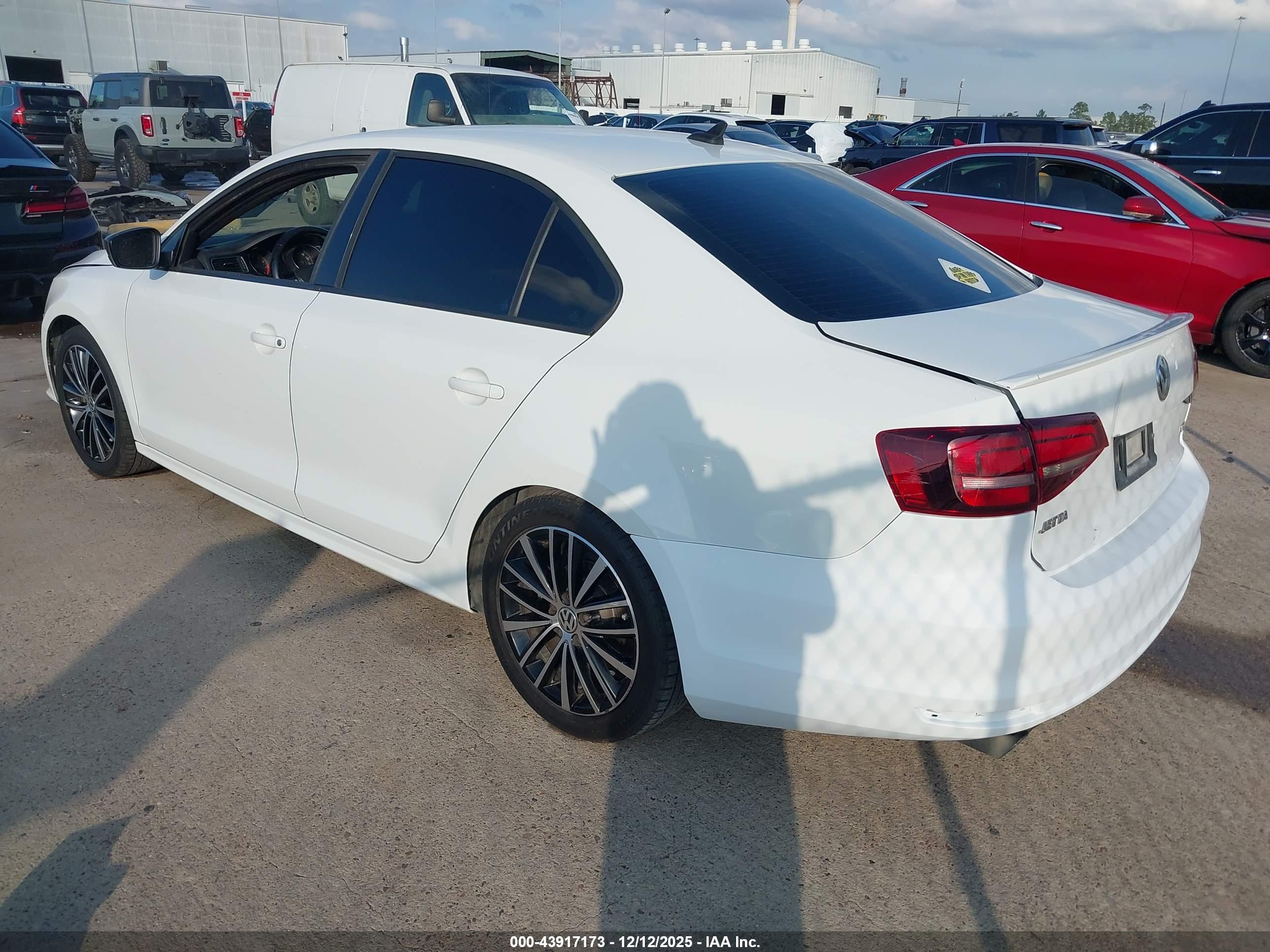 VOLKSWAGEN JETTA image 3
