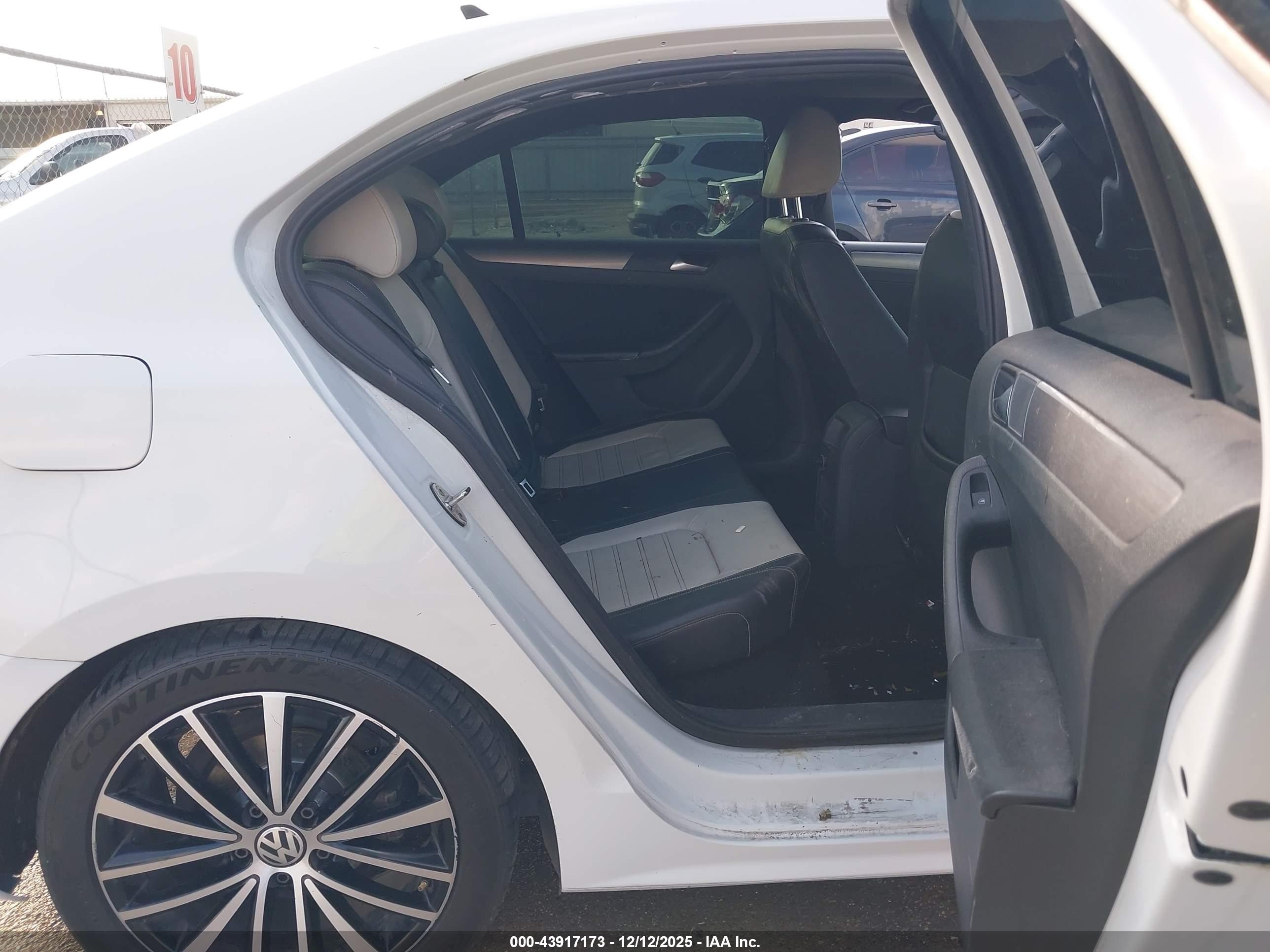 VOLKSWAGEN JETTA image 8