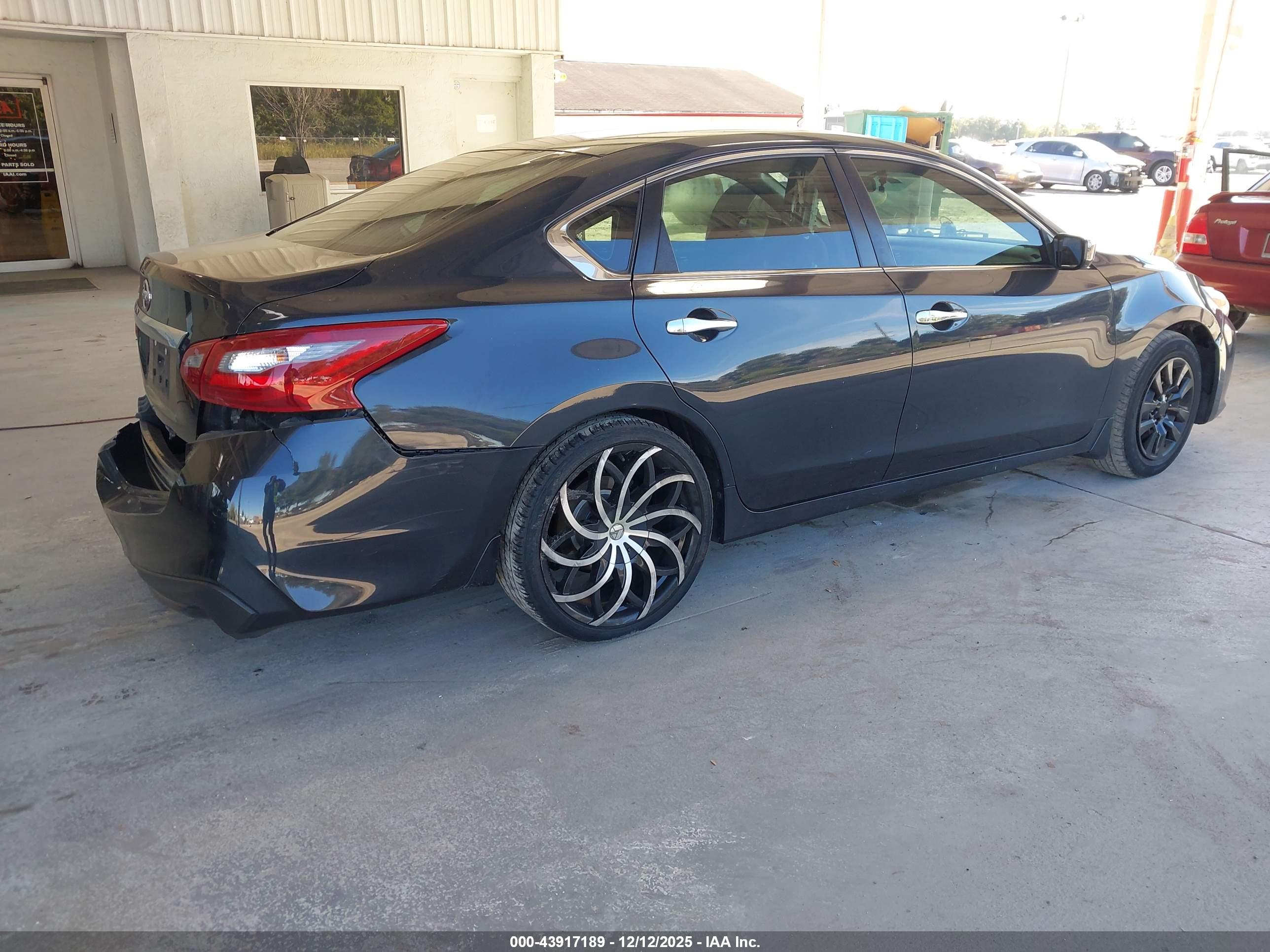 NISSAN ALTIMA image 4