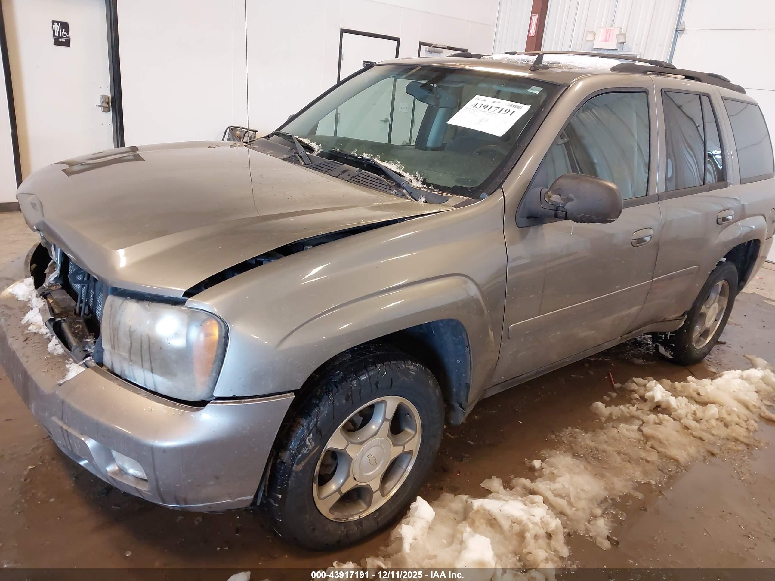 CHEVROLET TRAILBLAZER image 2