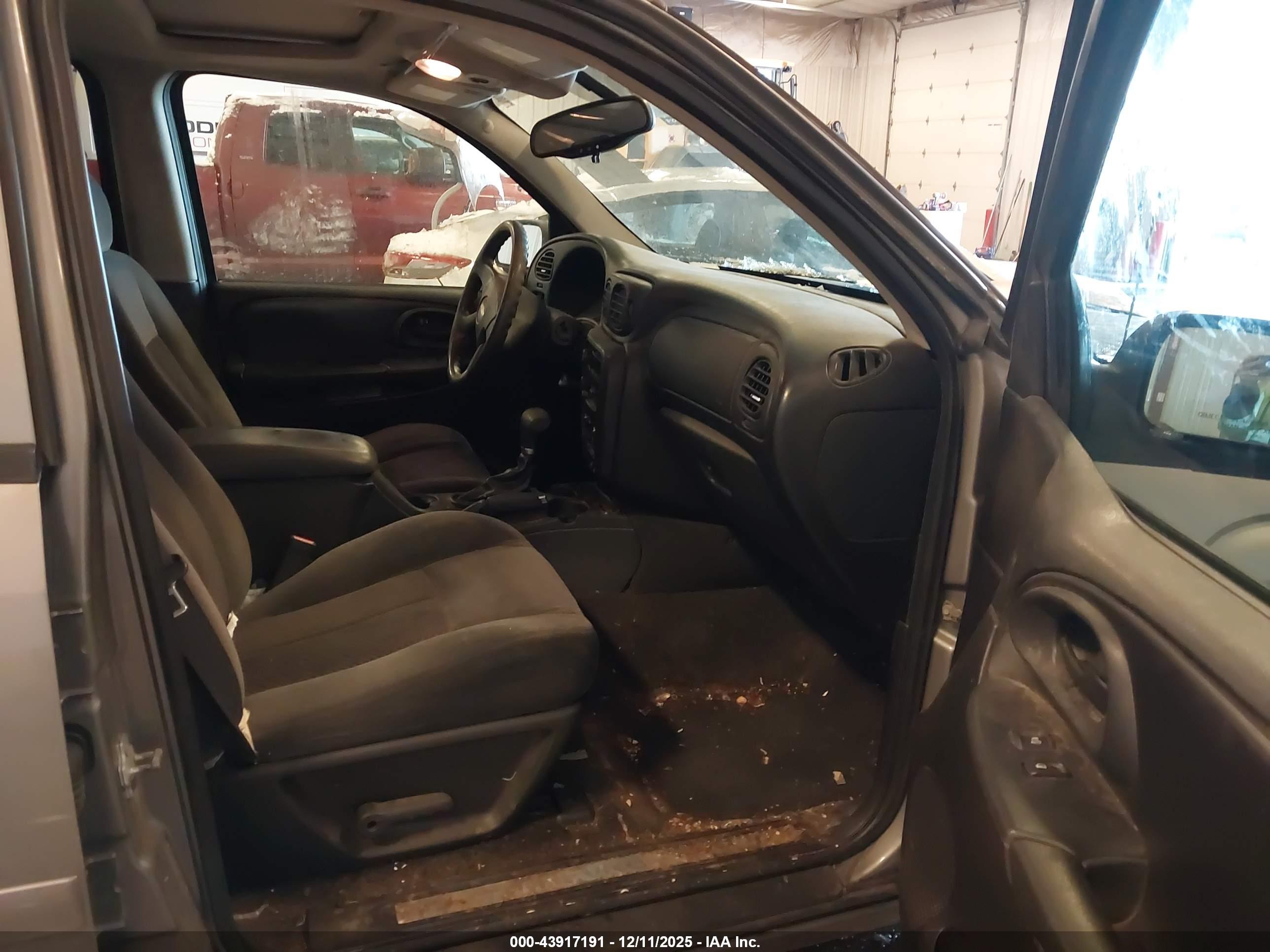 CHEVROLET TRAILBLAZER image 5