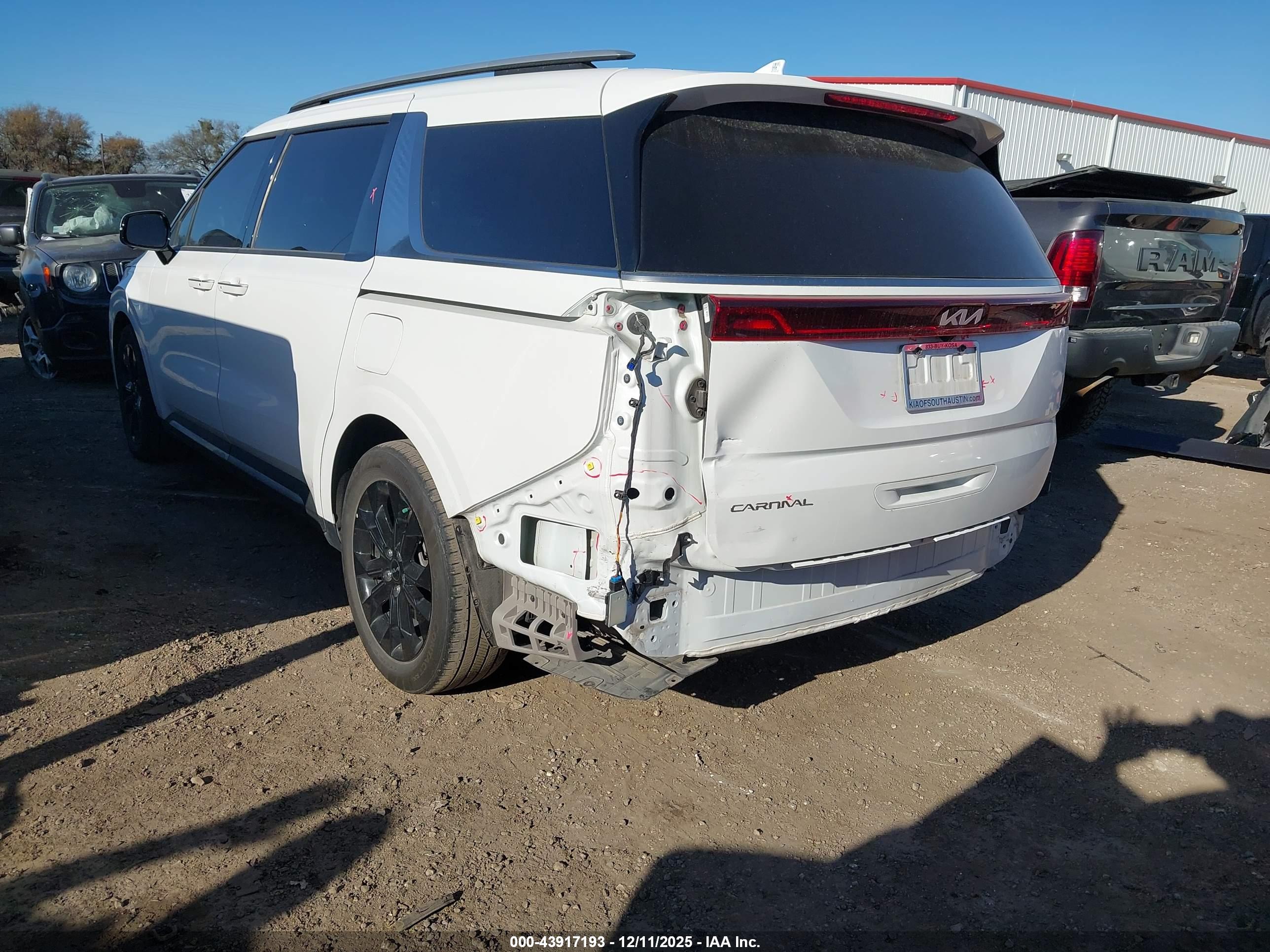 KIA CARNIVAL image 3
