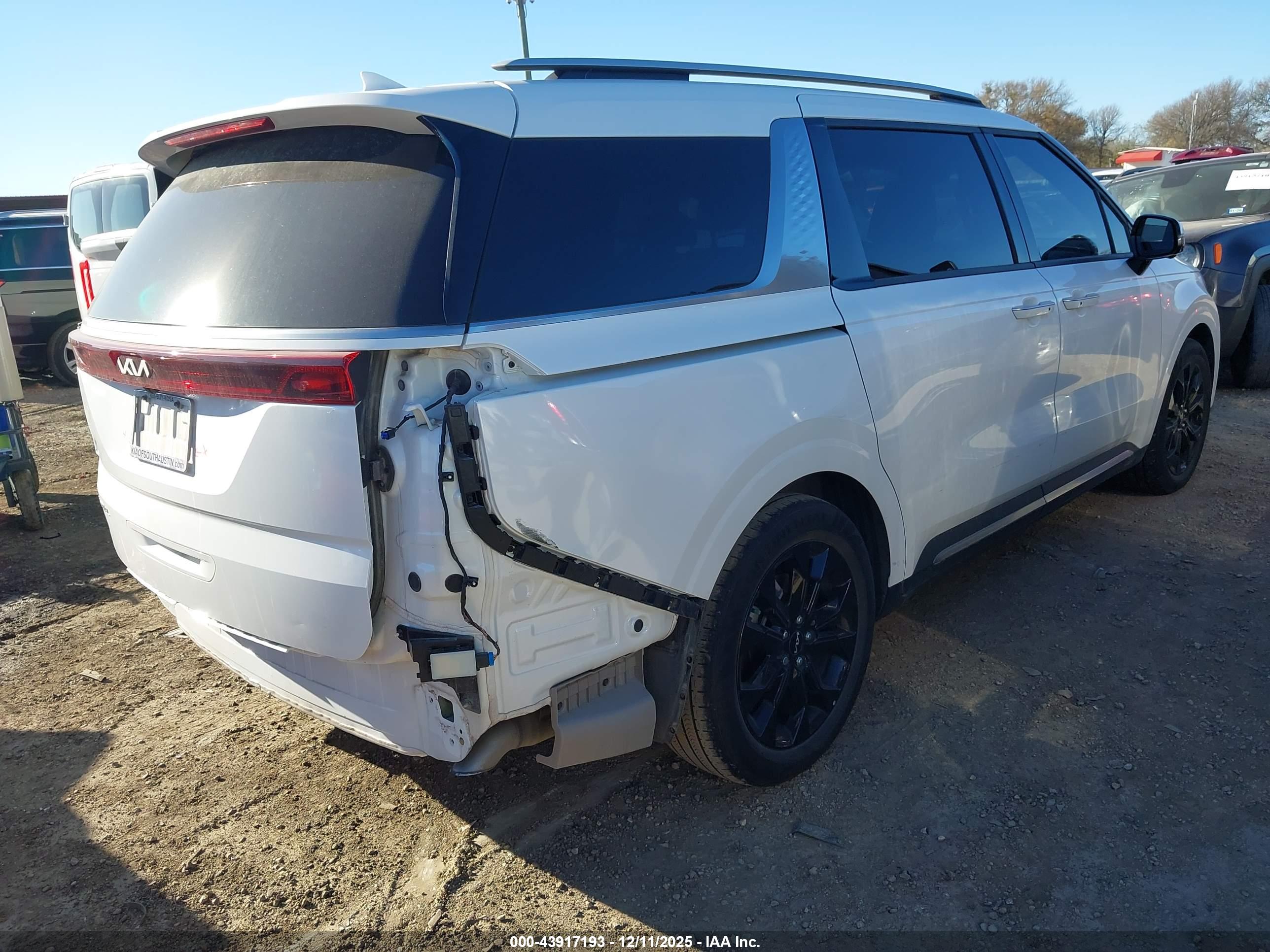 KIA CARNIVAL image 4