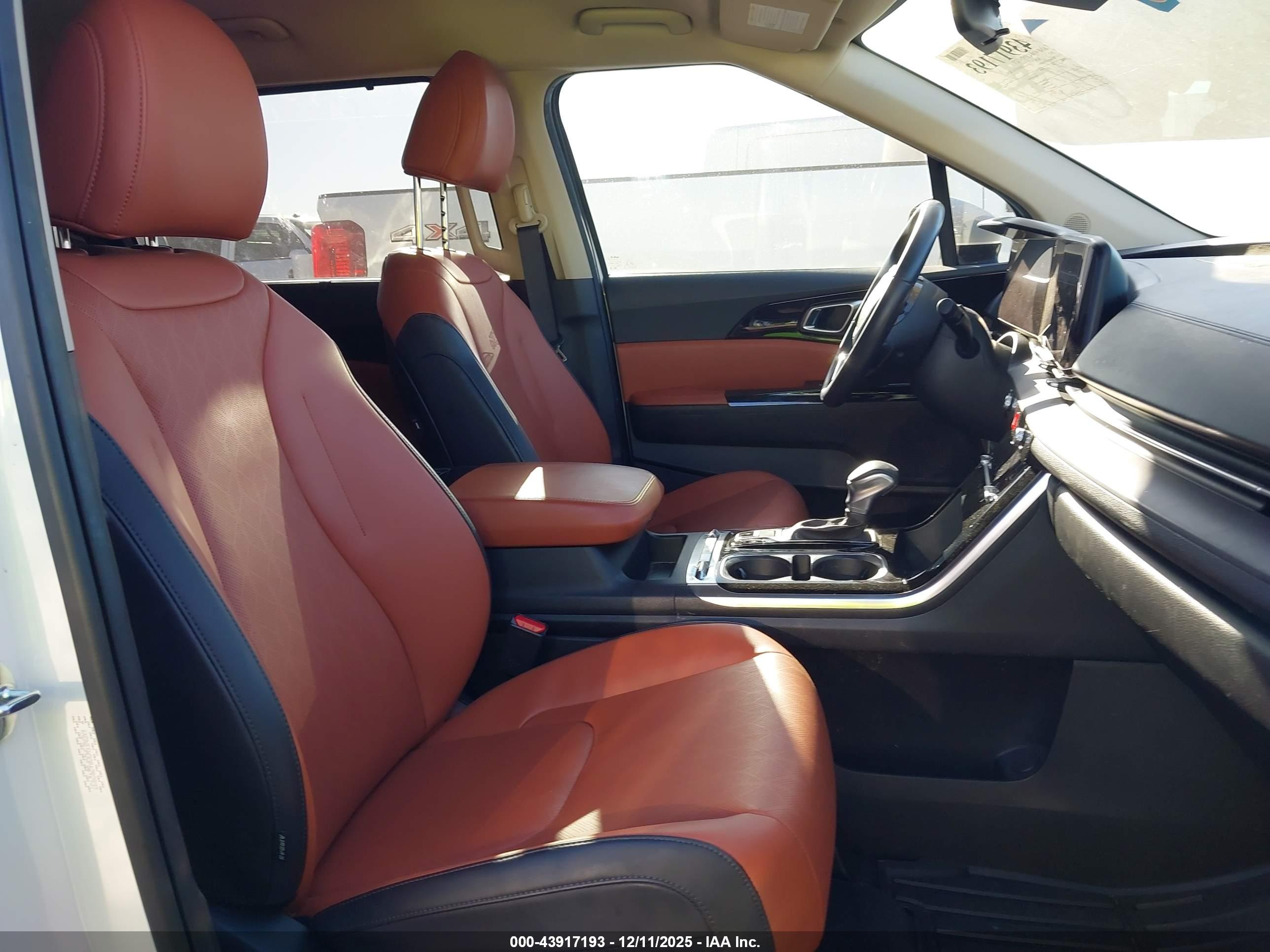 KIA CARNIVAL image 5
