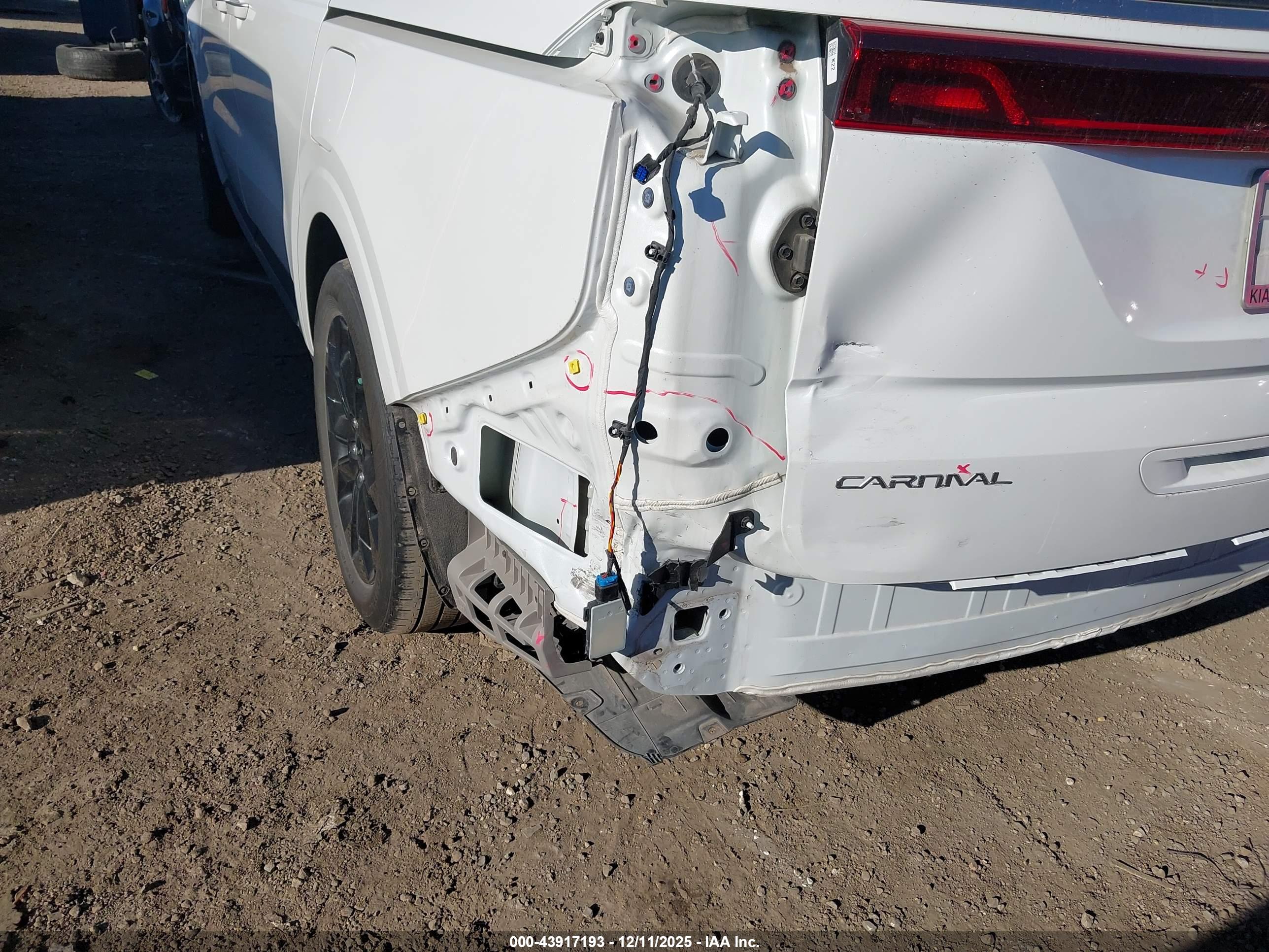 KIA CARNIVAL image 6