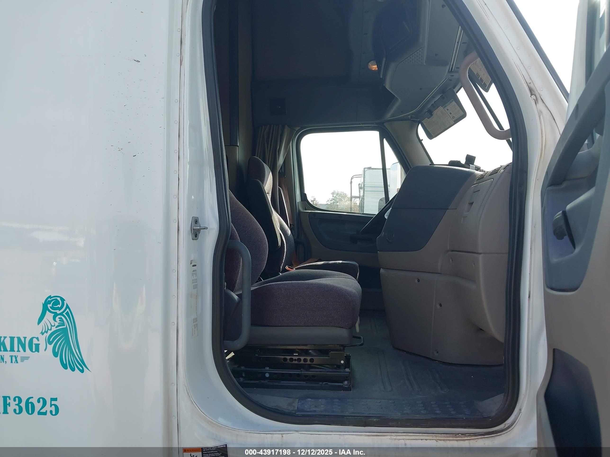 FREIGHTLINER CASCADIA image 7