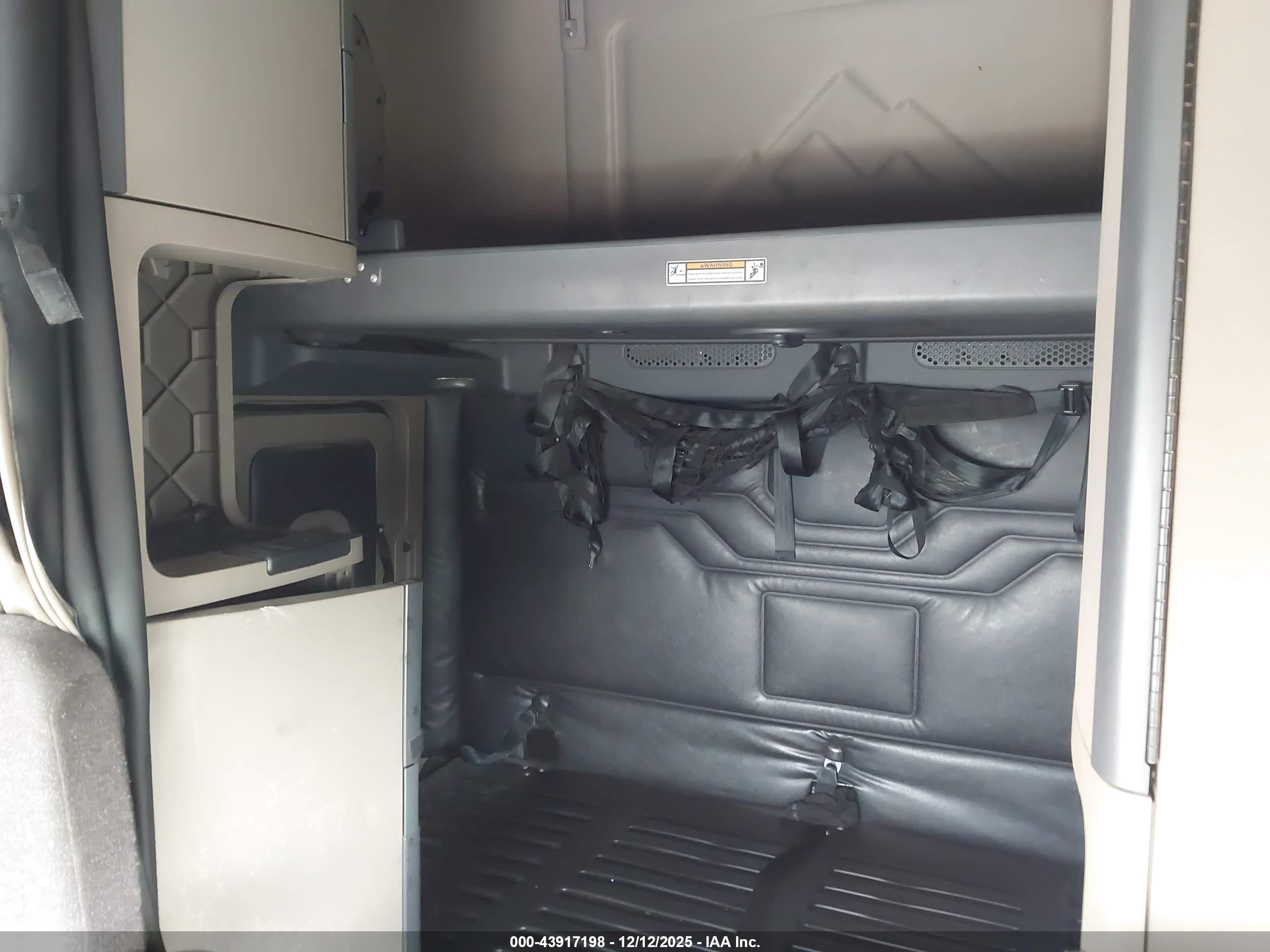 FREIGHTLINER CASCADIA image 8