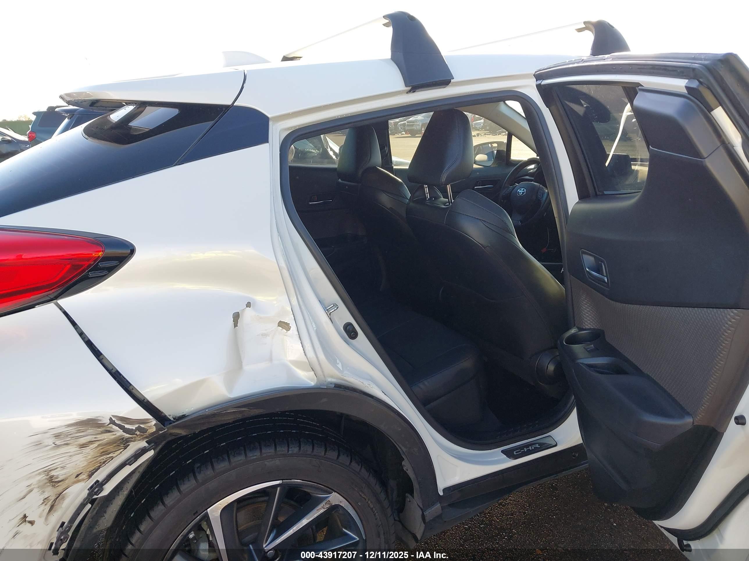TOYOTA C-HR image 8