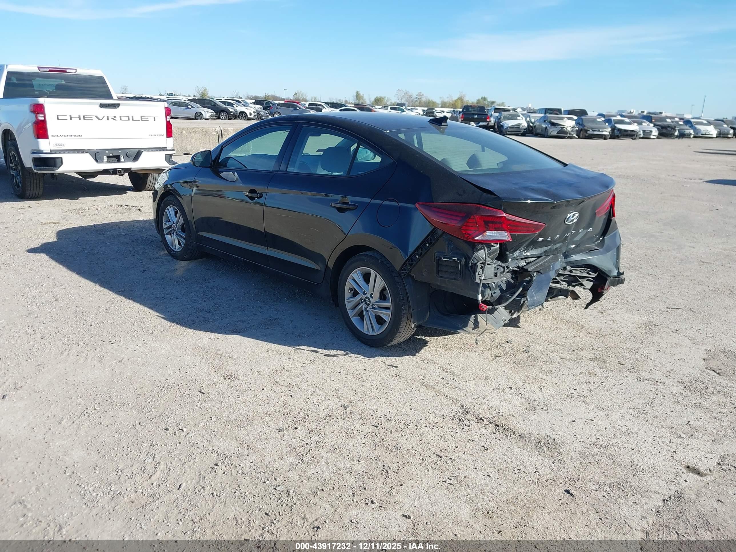 HYUNDAI ELANTRA image 3