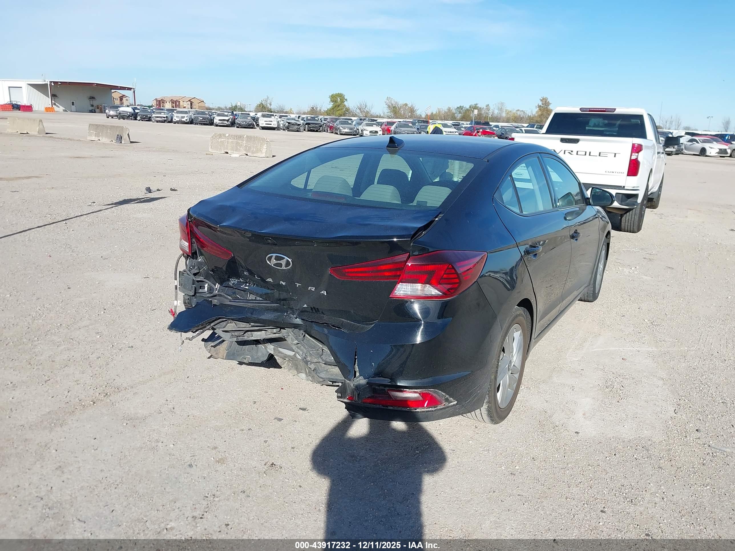 HYUNDAI ELANTRA image 4