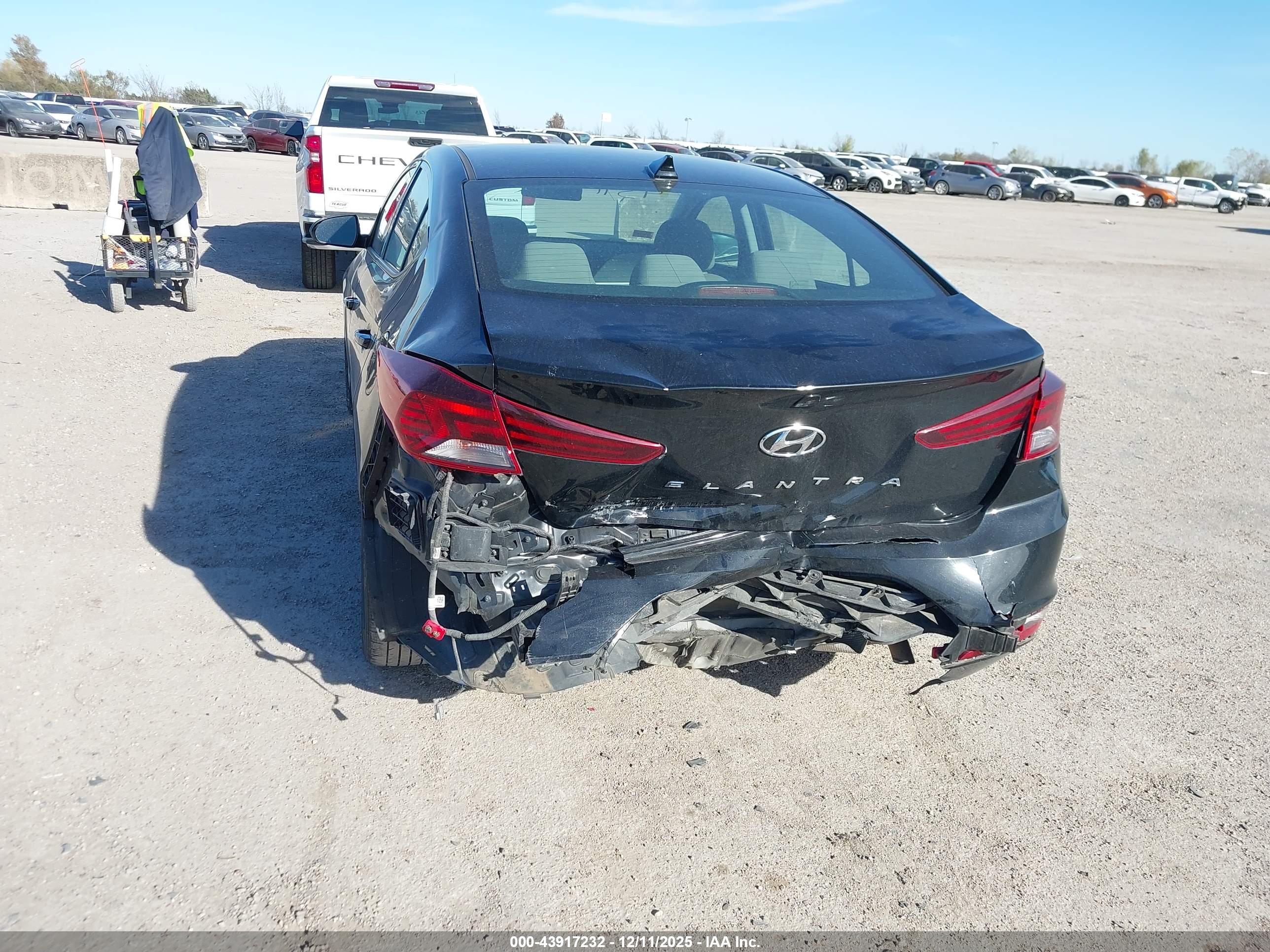 HYUNDAI ELANTRA image 6