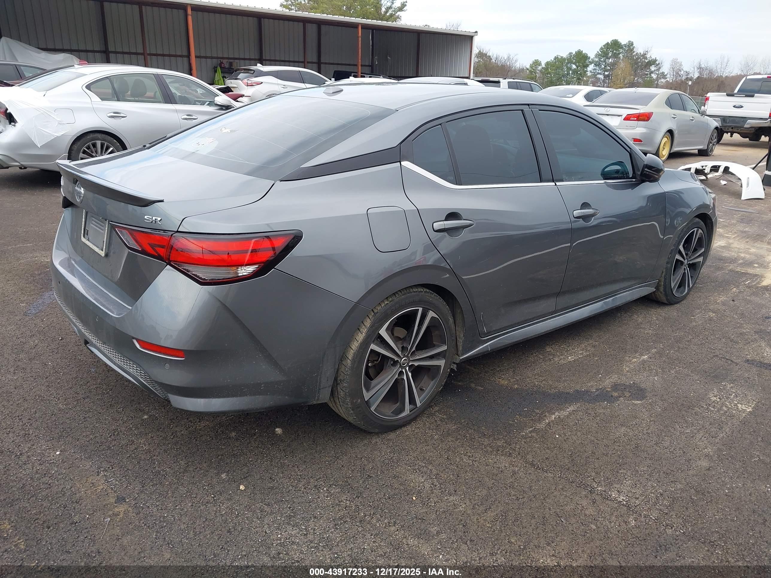 NISSAN SENTRA image 4