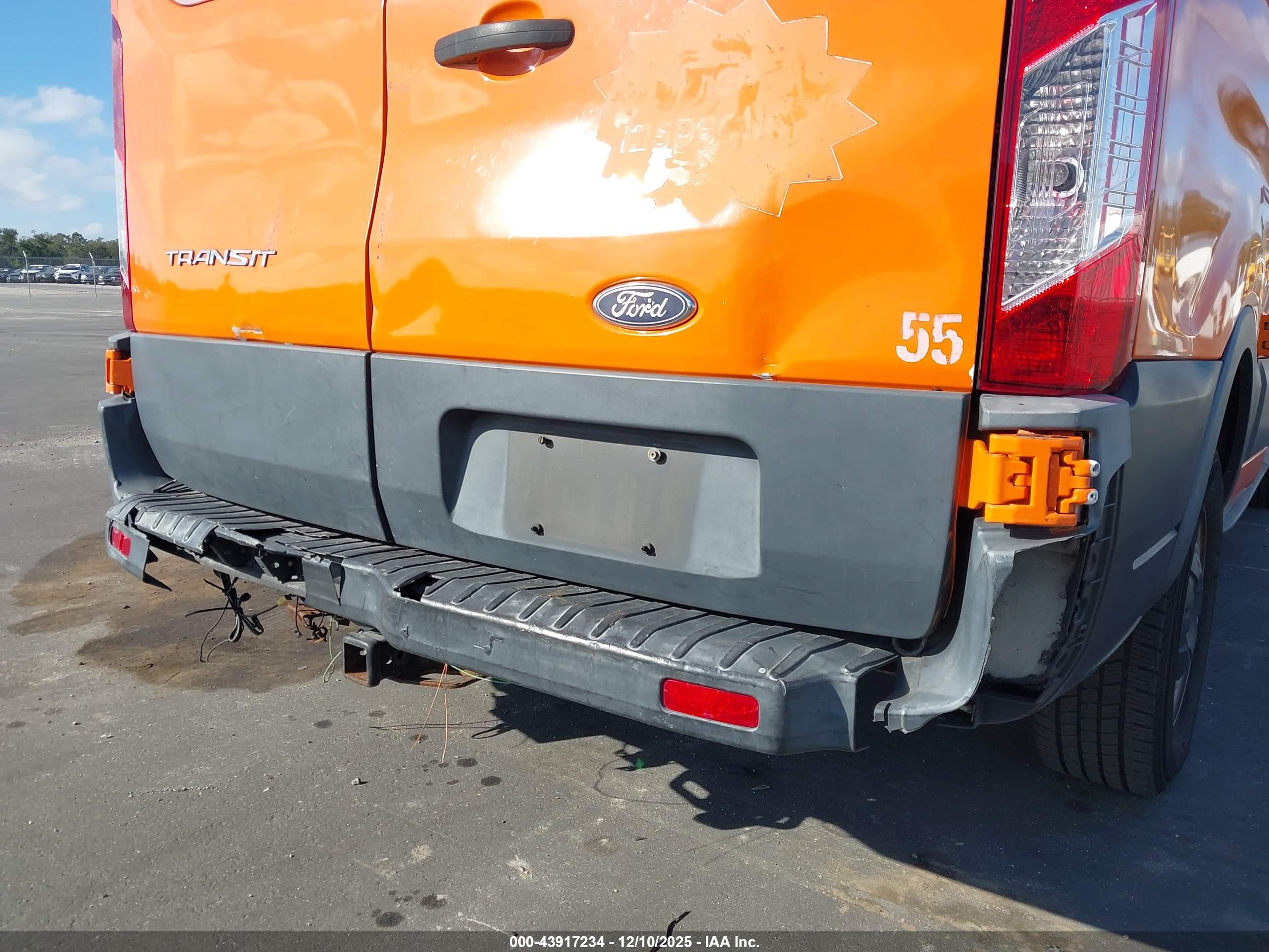 FORD TRANSIT-250 image 6