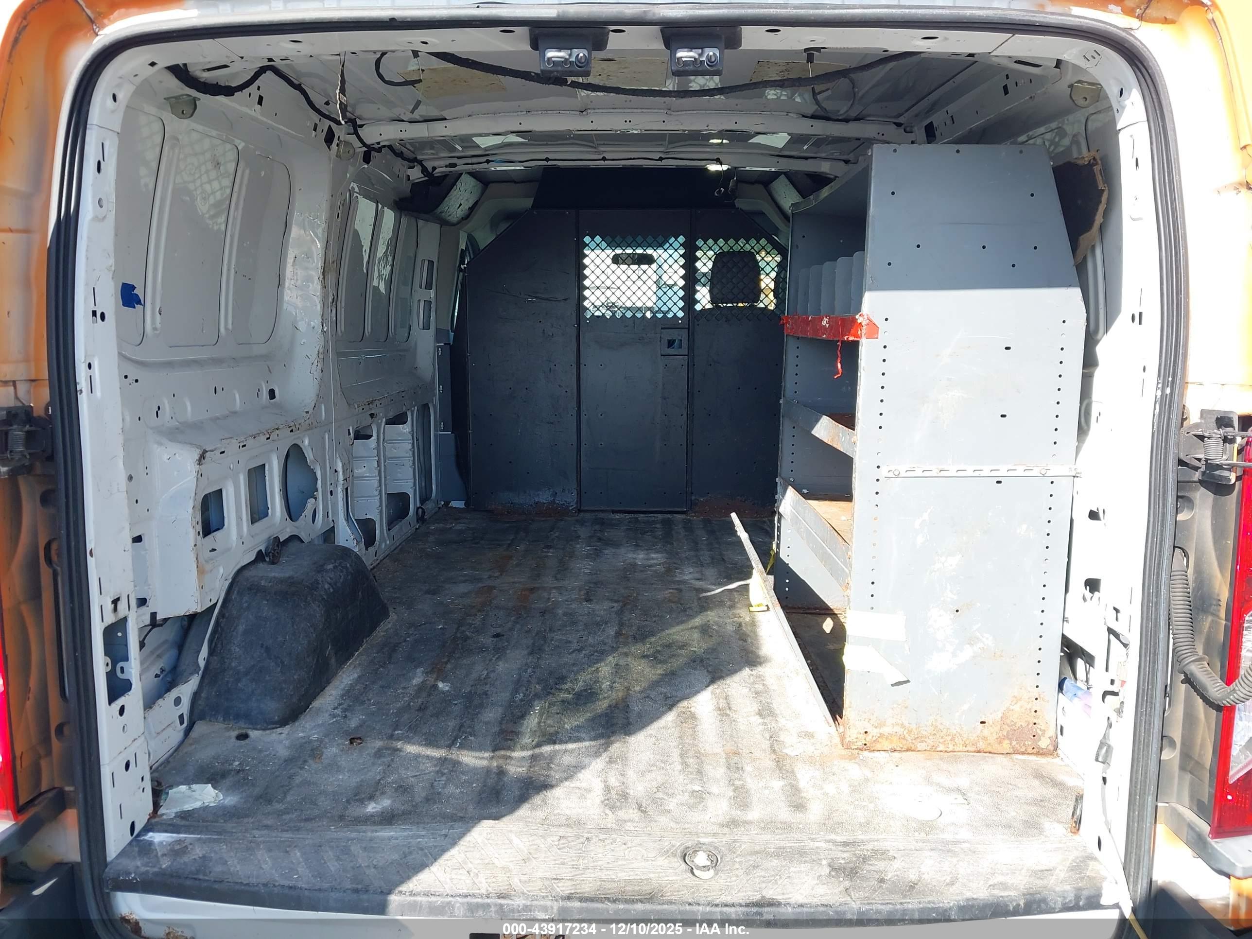 FORD TRANSIT-250 image 8