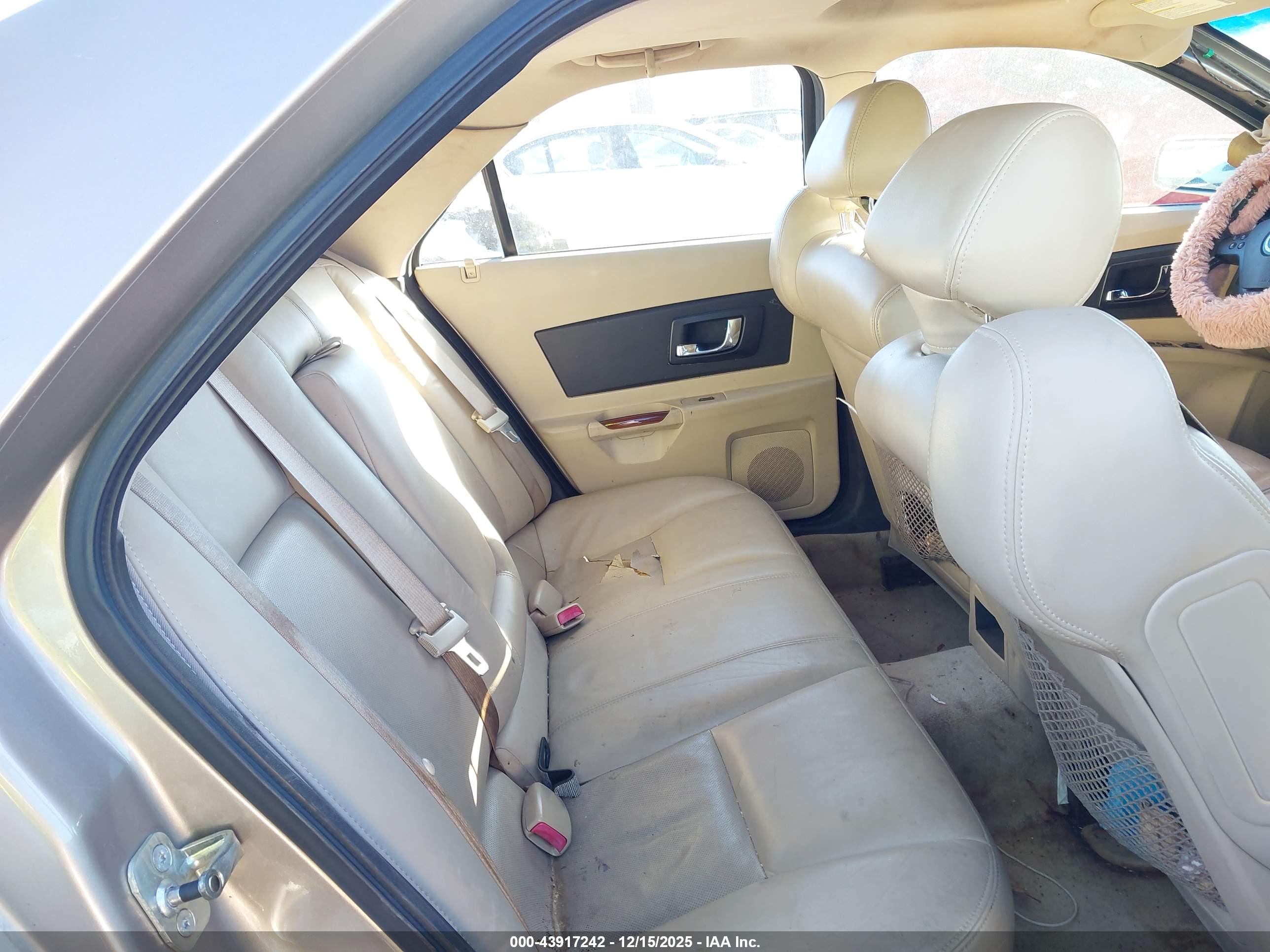 CADILLAC CTS image 8