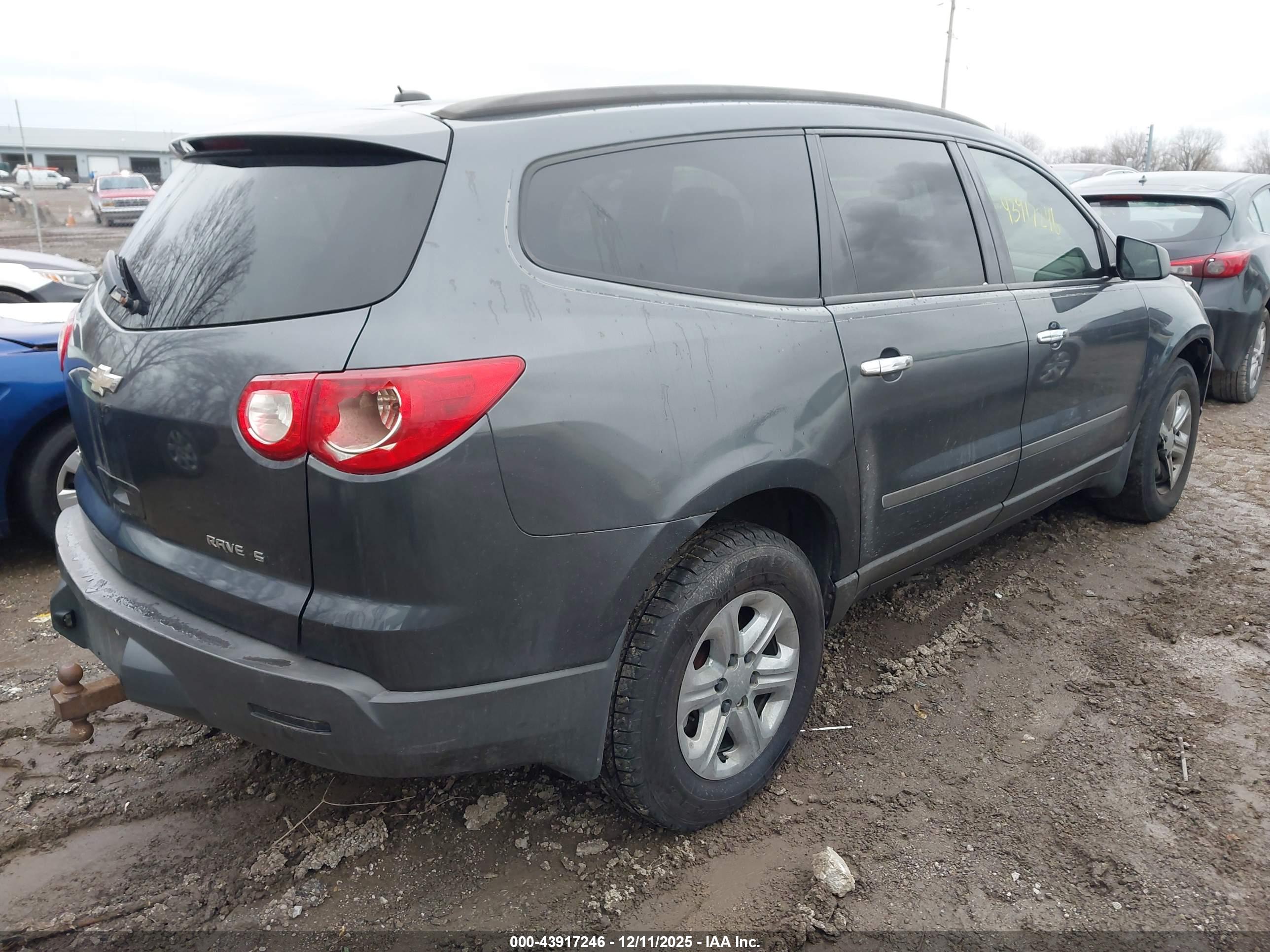 CHEVROLET TRAVERSE image 4