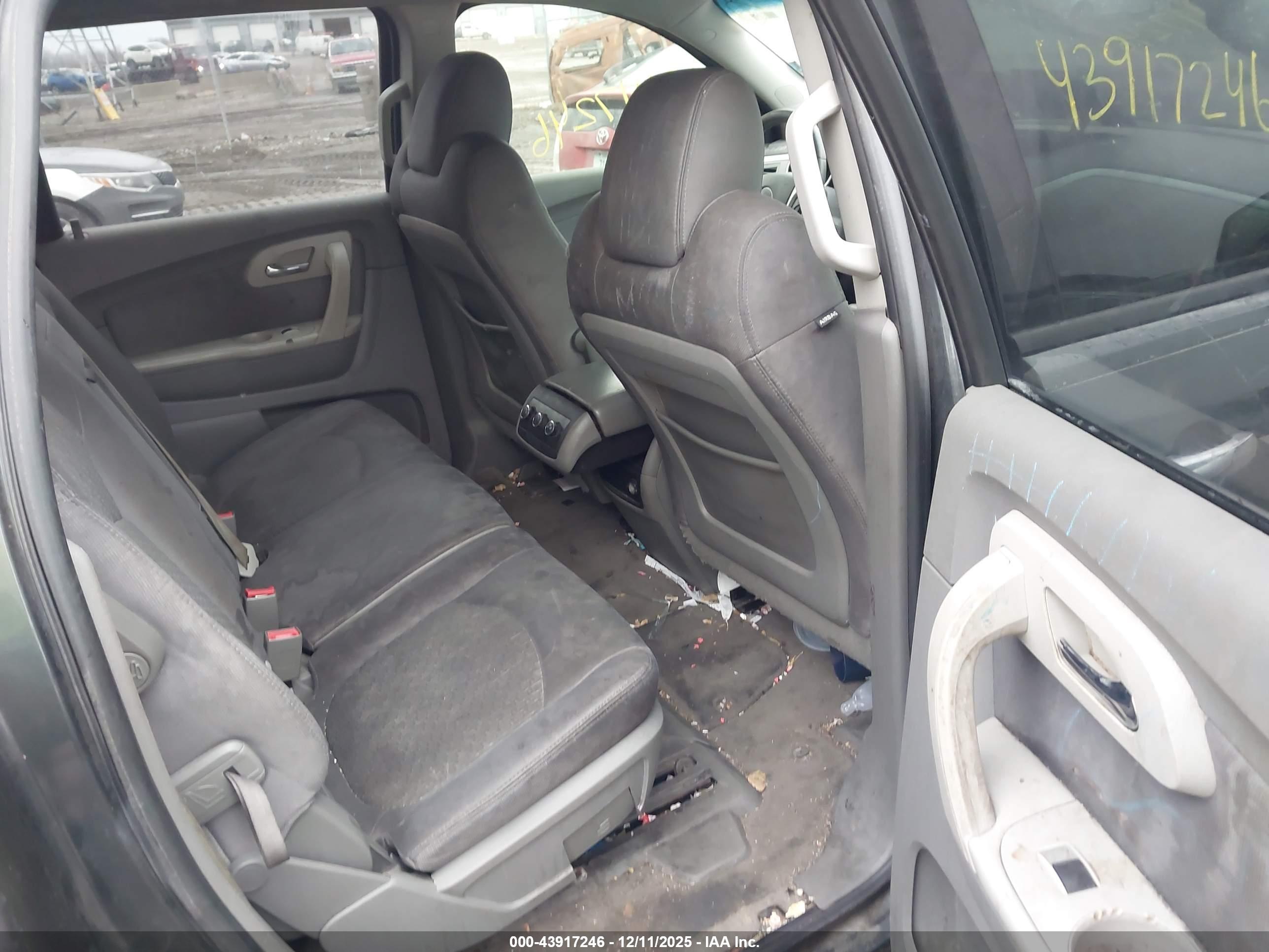 CHEVROLET TRAVERSE image 8