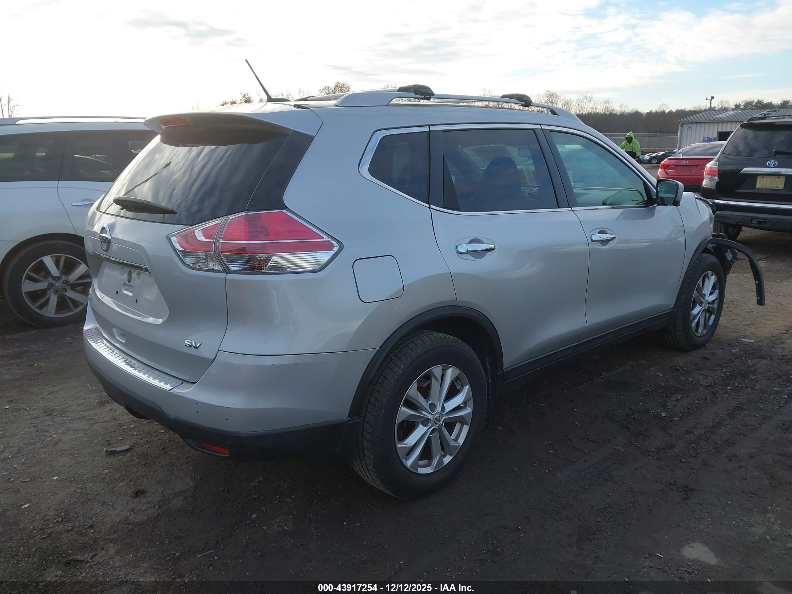 NISSAN ROGUE image 4