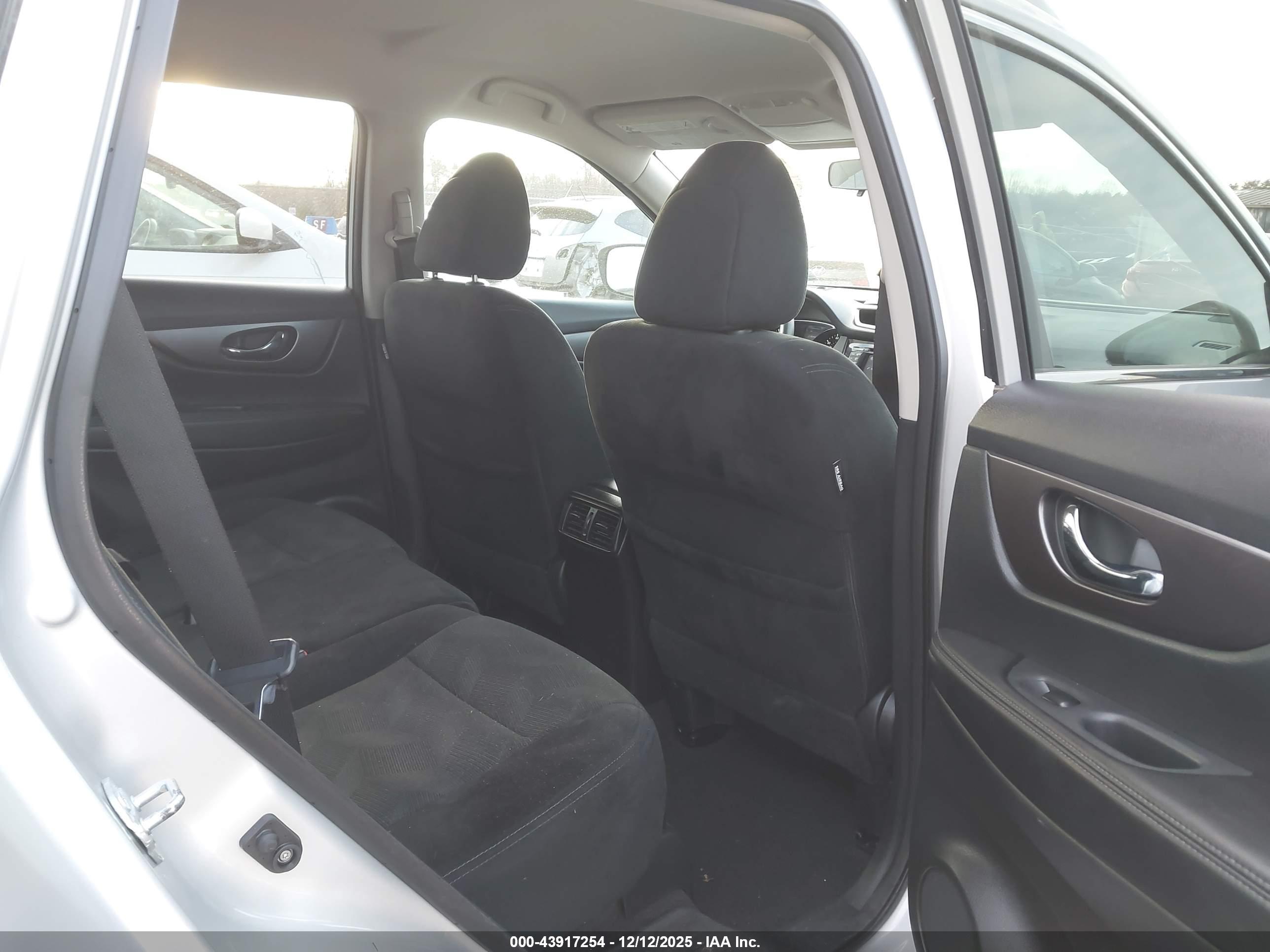 NISSAN ROGUE image 8